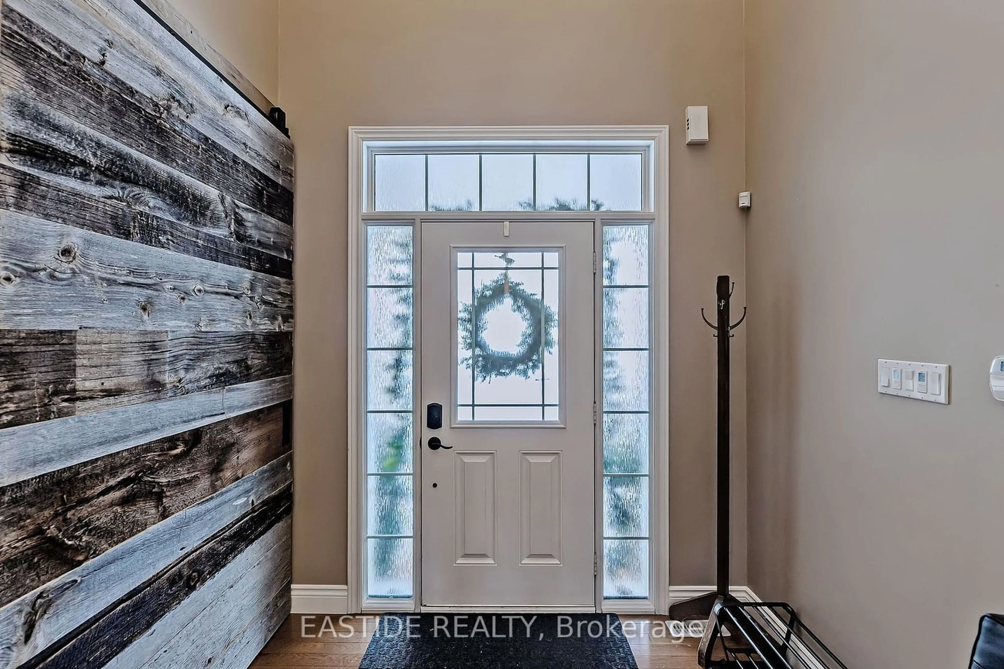 Indoor entryway for 160 Championship Circle Pl, Aurora Ontario L4G 0H9