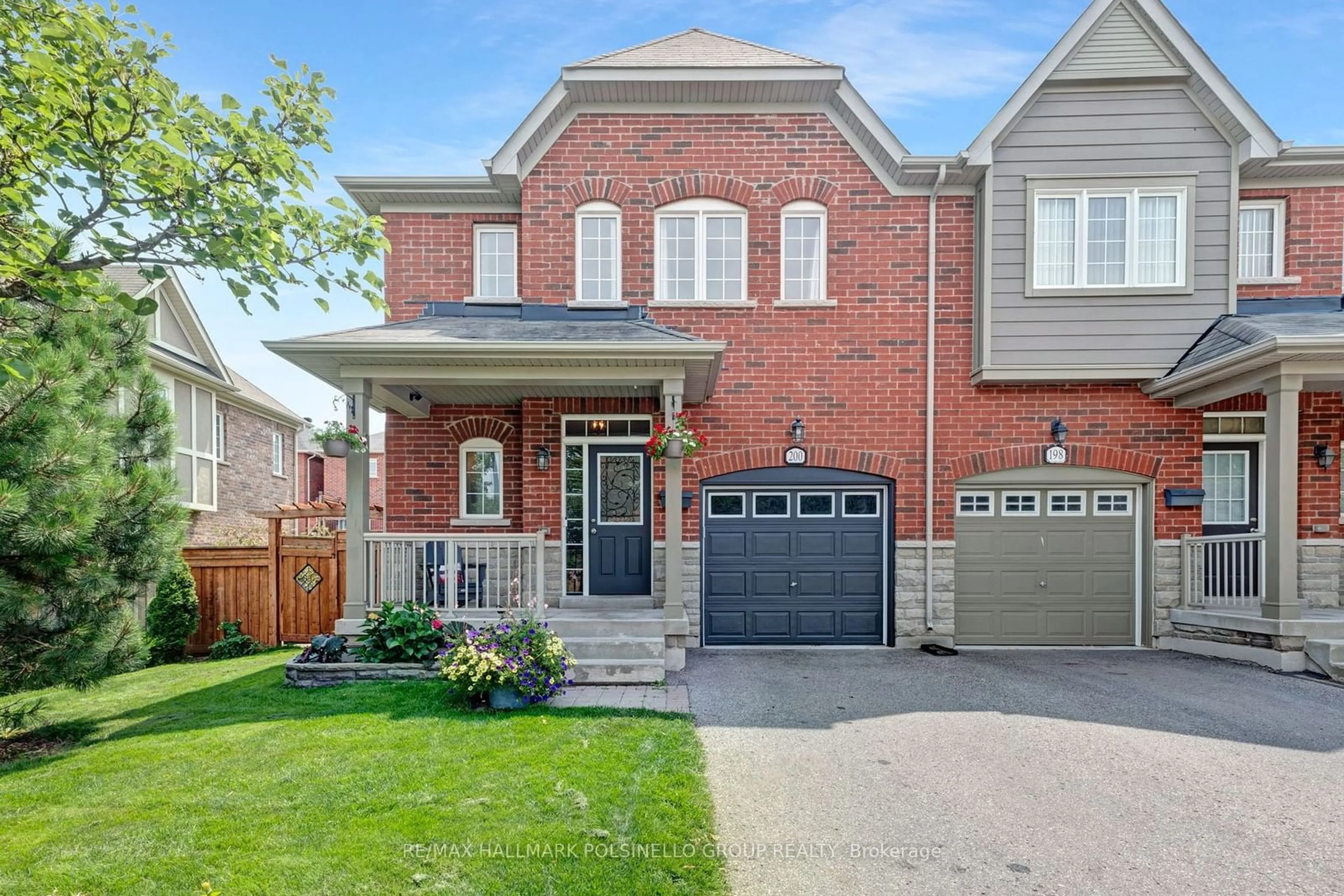 Home with brick exterior material for 200 Lewis Honey Dr, Aurora Ontario L4G 0R8