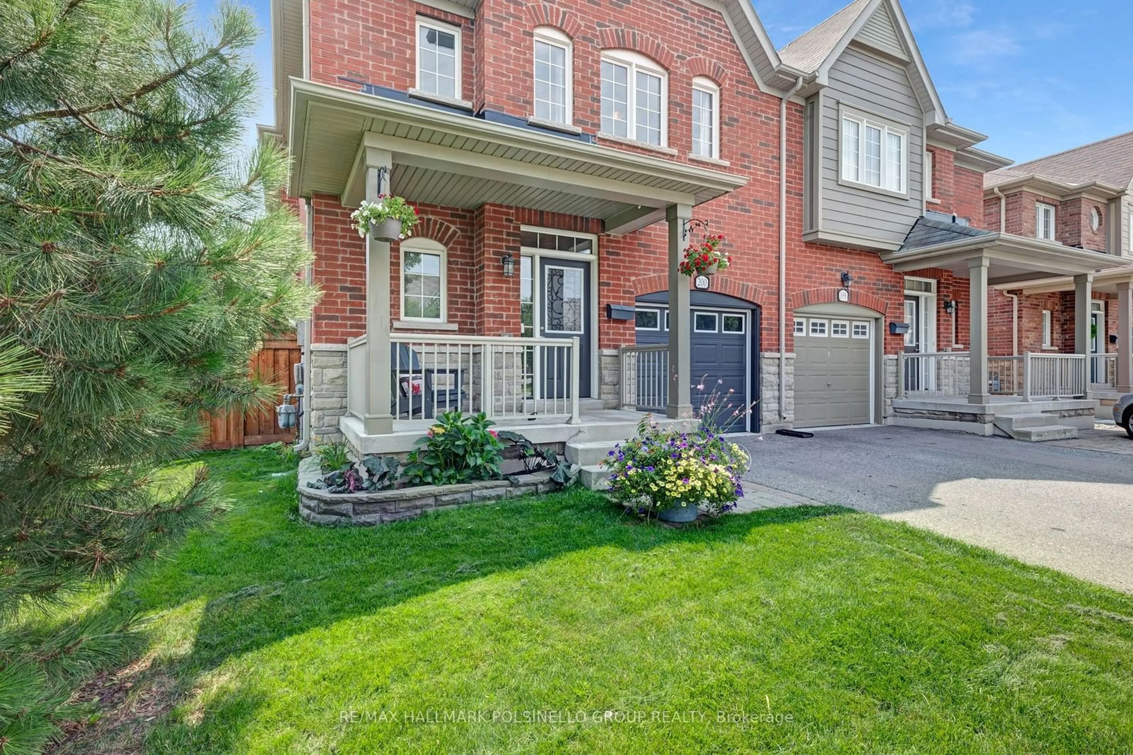 Home with brick exterior material for 200 Lewis Honey Dr, Aurora Ontario L4G 0R8