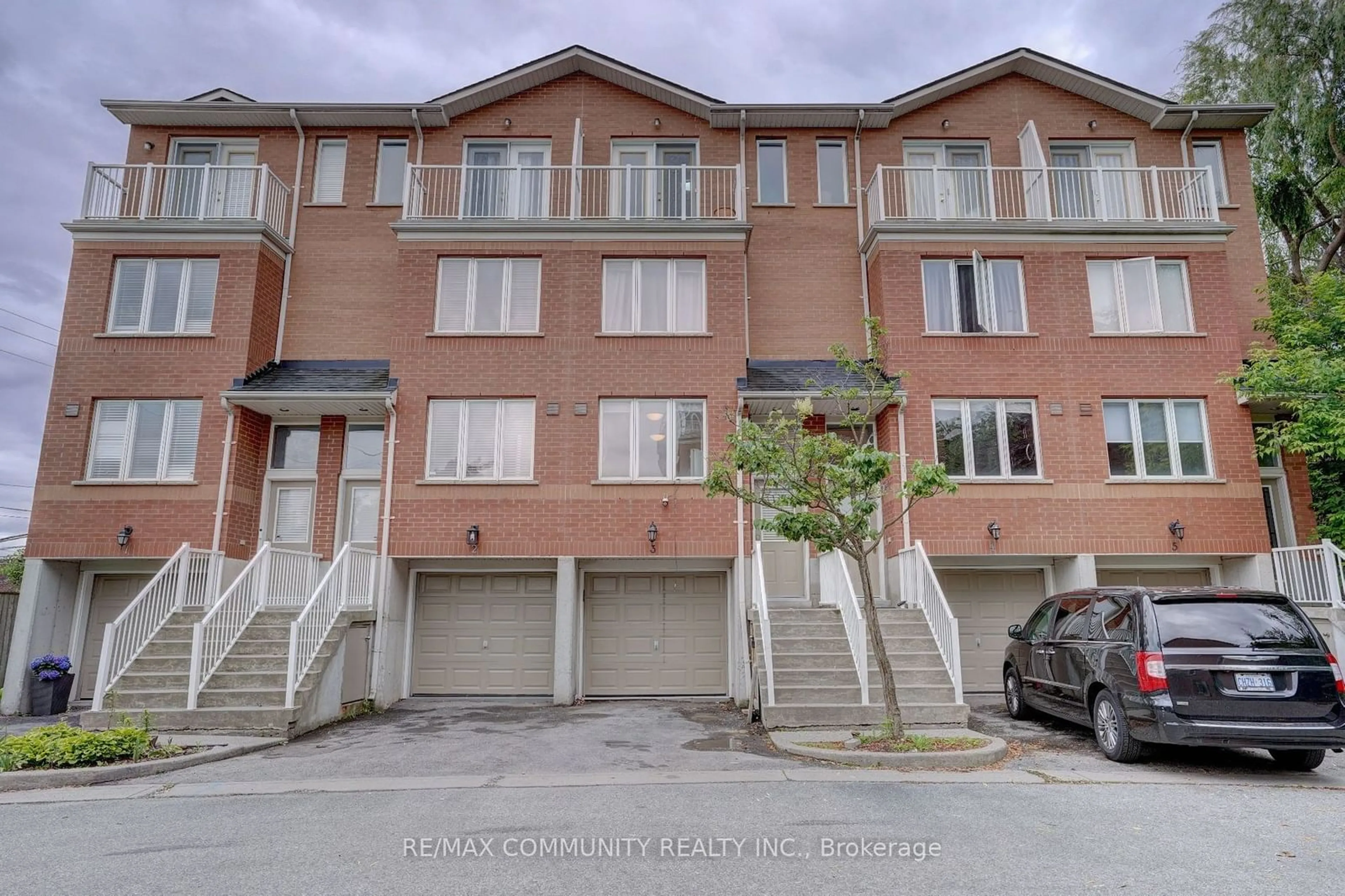 A pic from exterior of the house or condo for 21 Elgin Mills Rd #3, Richmond Hill Ontario L4C 0R5