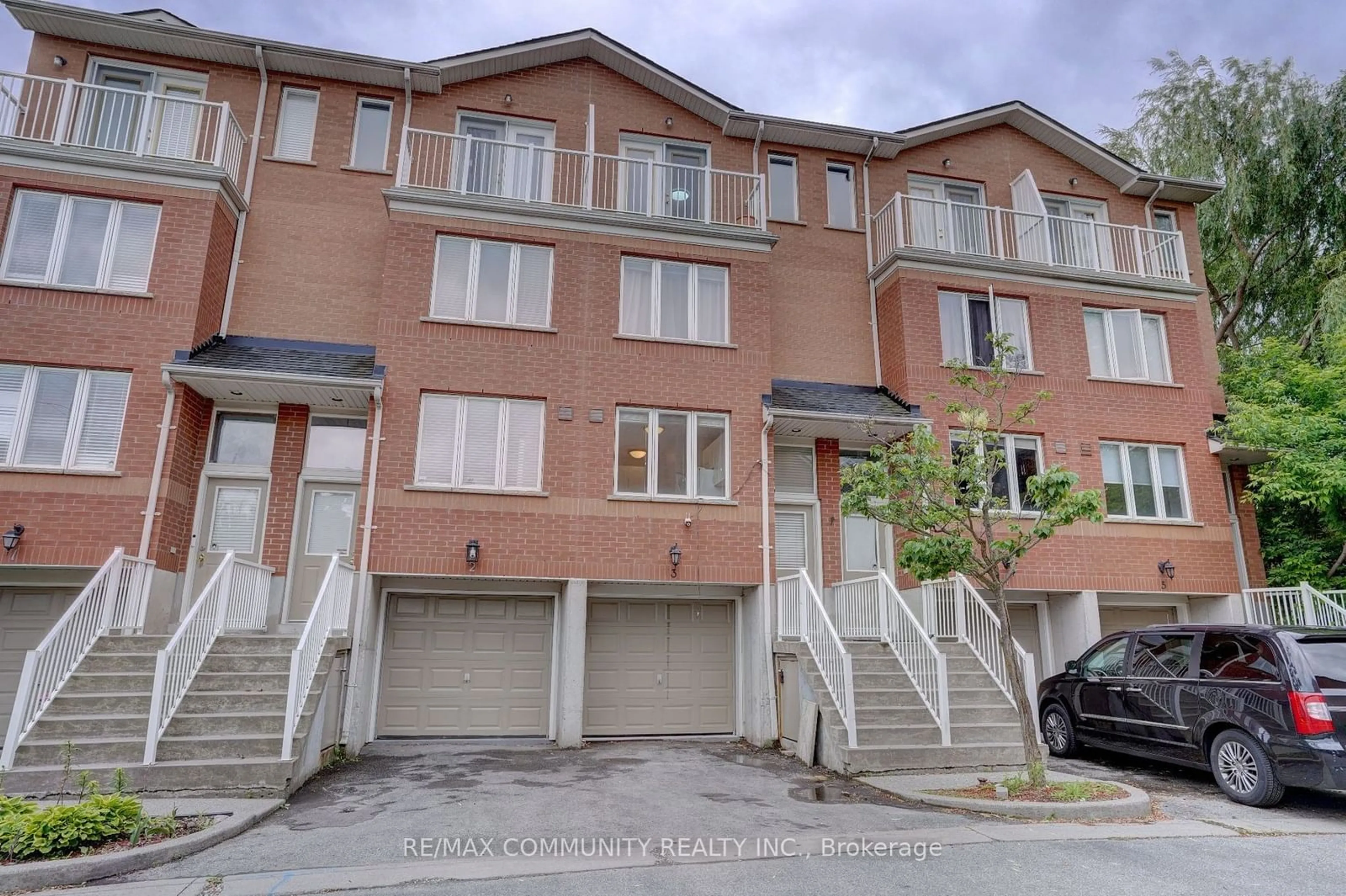 A pic from exterior of the house or condo for 21 Elgin Mills Rd #3, Richmond Hill Ontario L4C 0R5