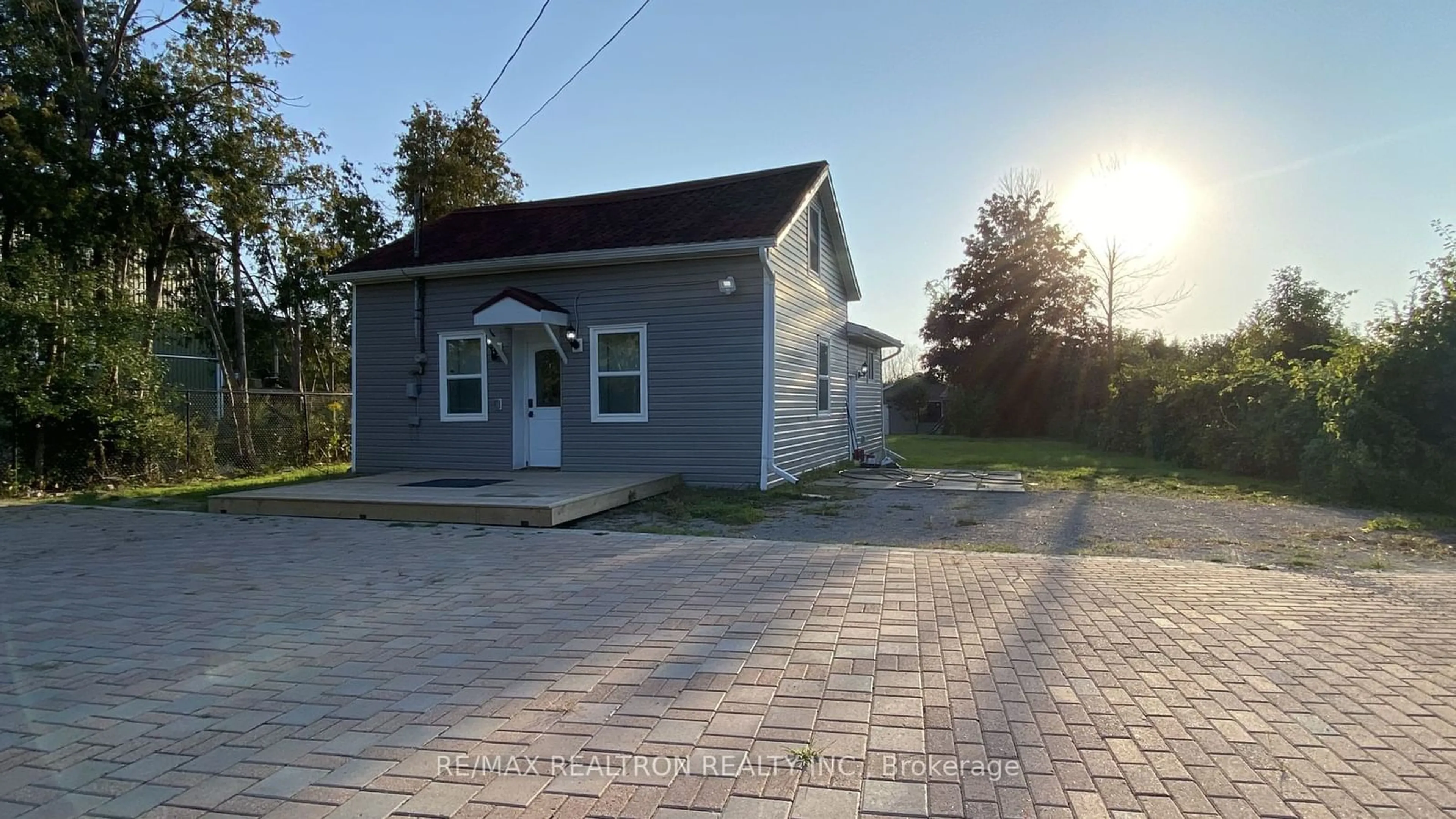 Outside view for 26042 Lakeridge Rd, Georgina Ontario L0E 1E0