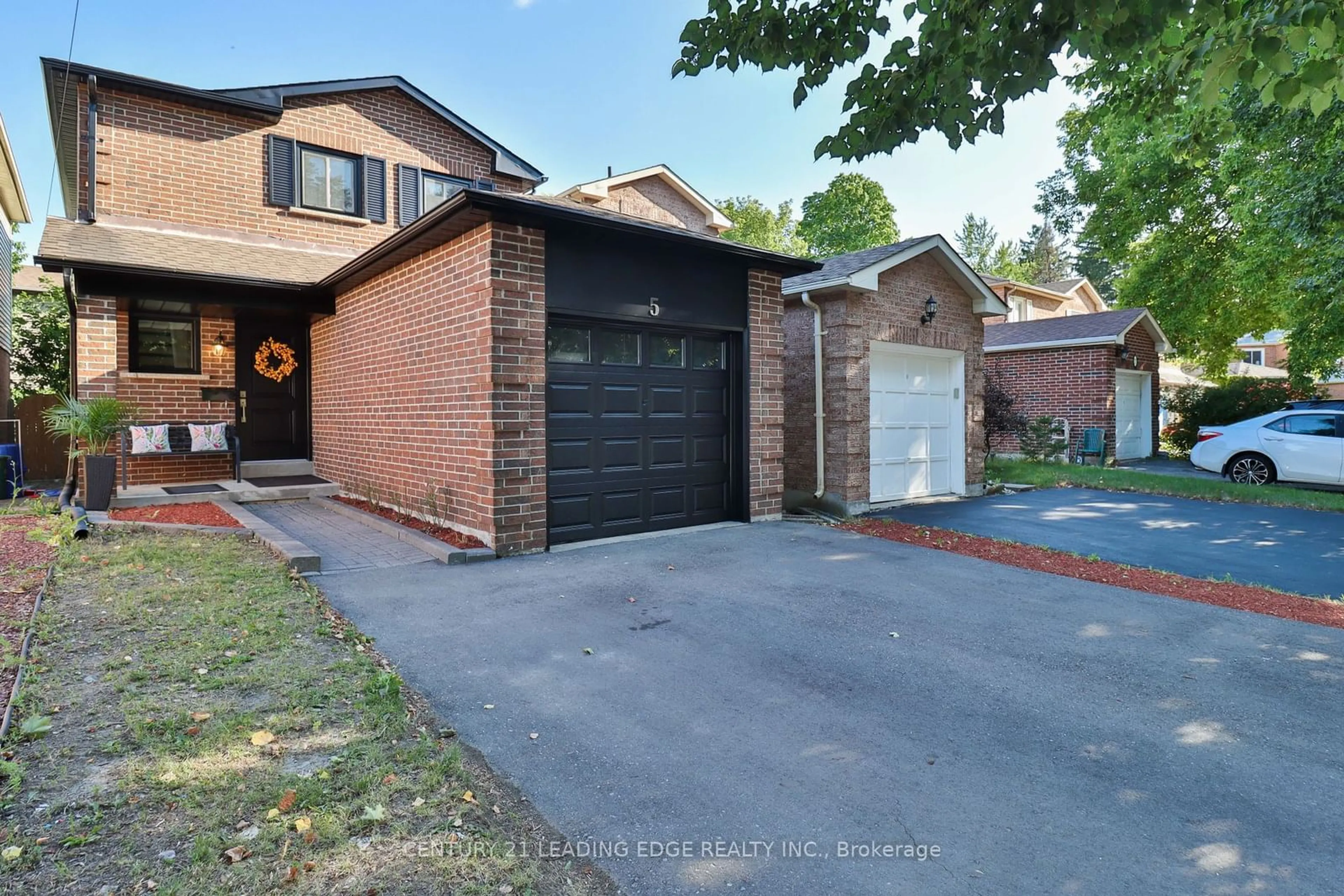 Frontside or backside of a home for 5 Sundown Crt, Vaughan Ontario L4J 3V4