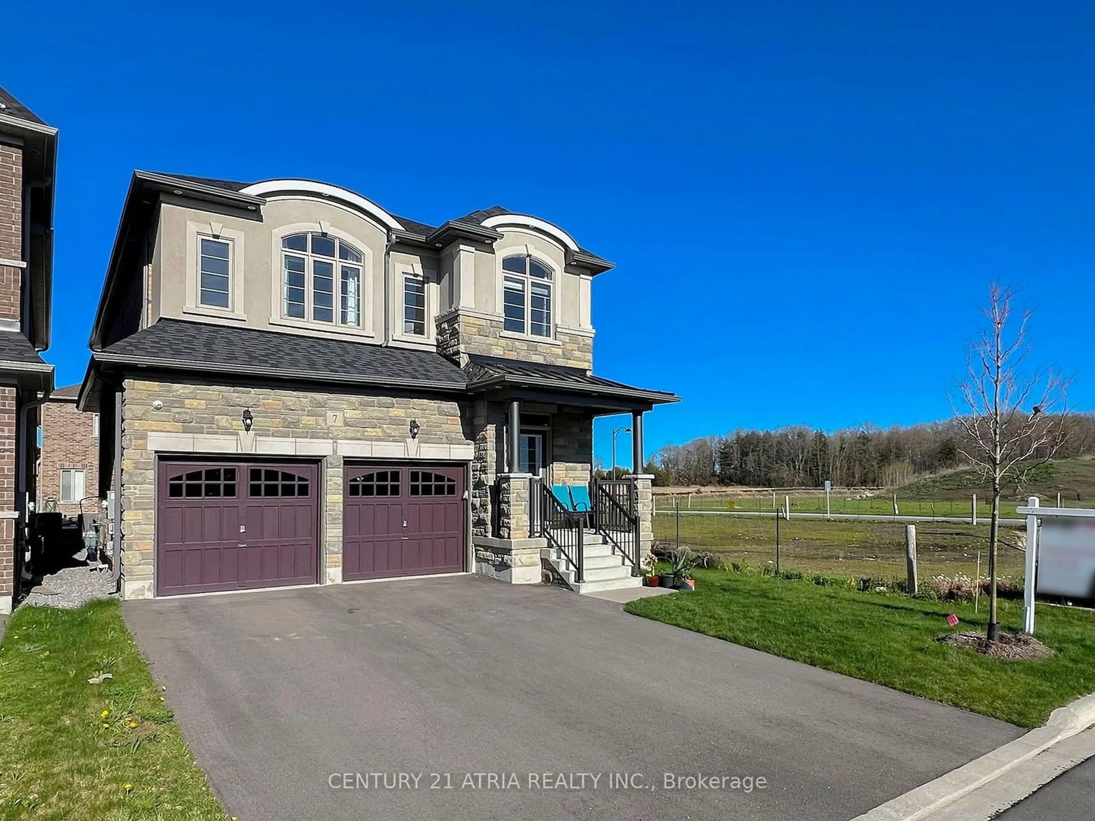 Frontside or backside of a home for 7 Betty May Cres, East Gwillimbury Ontario L9N 0Z9