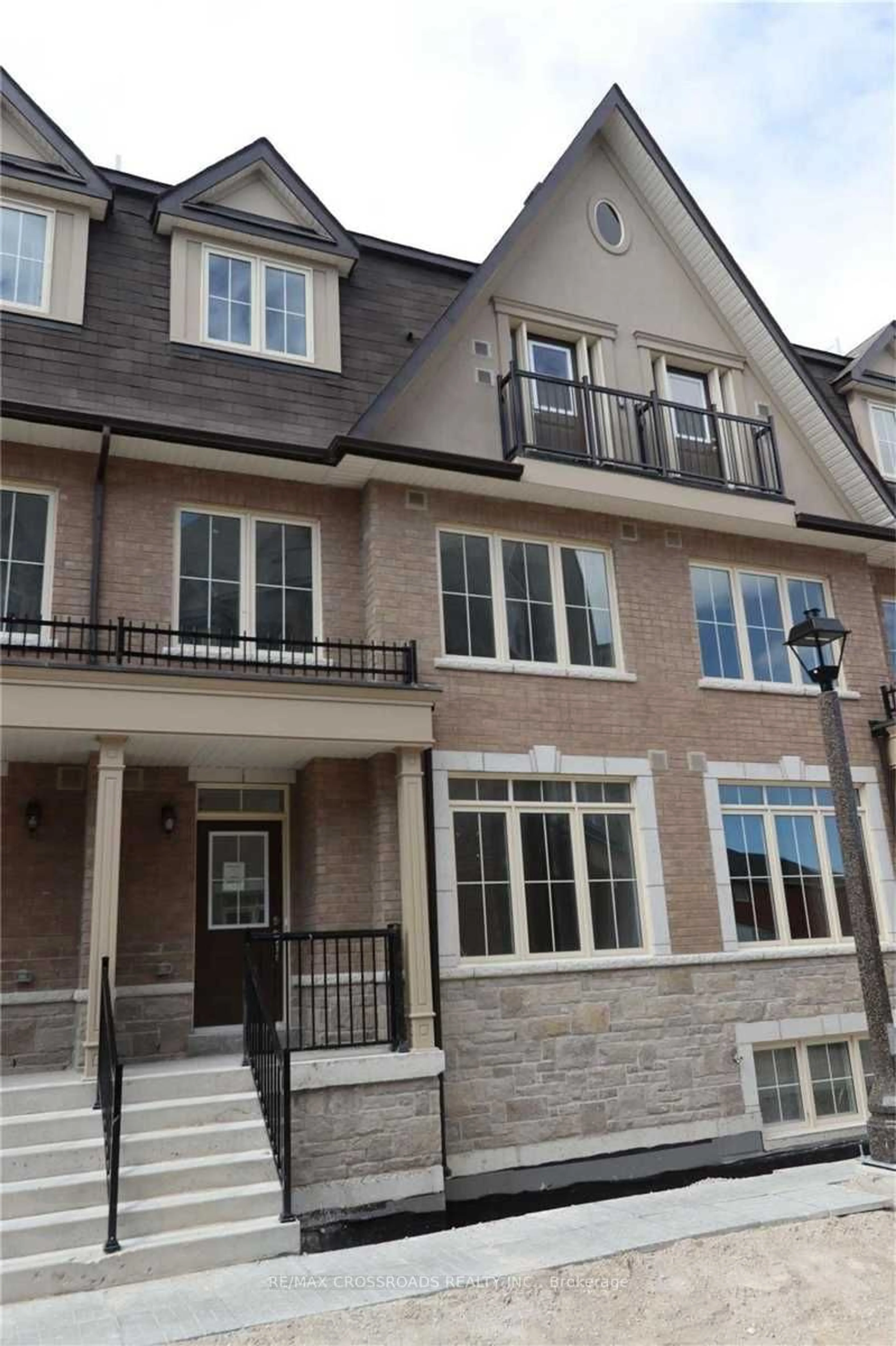 A pic from exterior of the house or condo for 181 Parktree Dr #1, Vaughan Ontario L6A 5B1