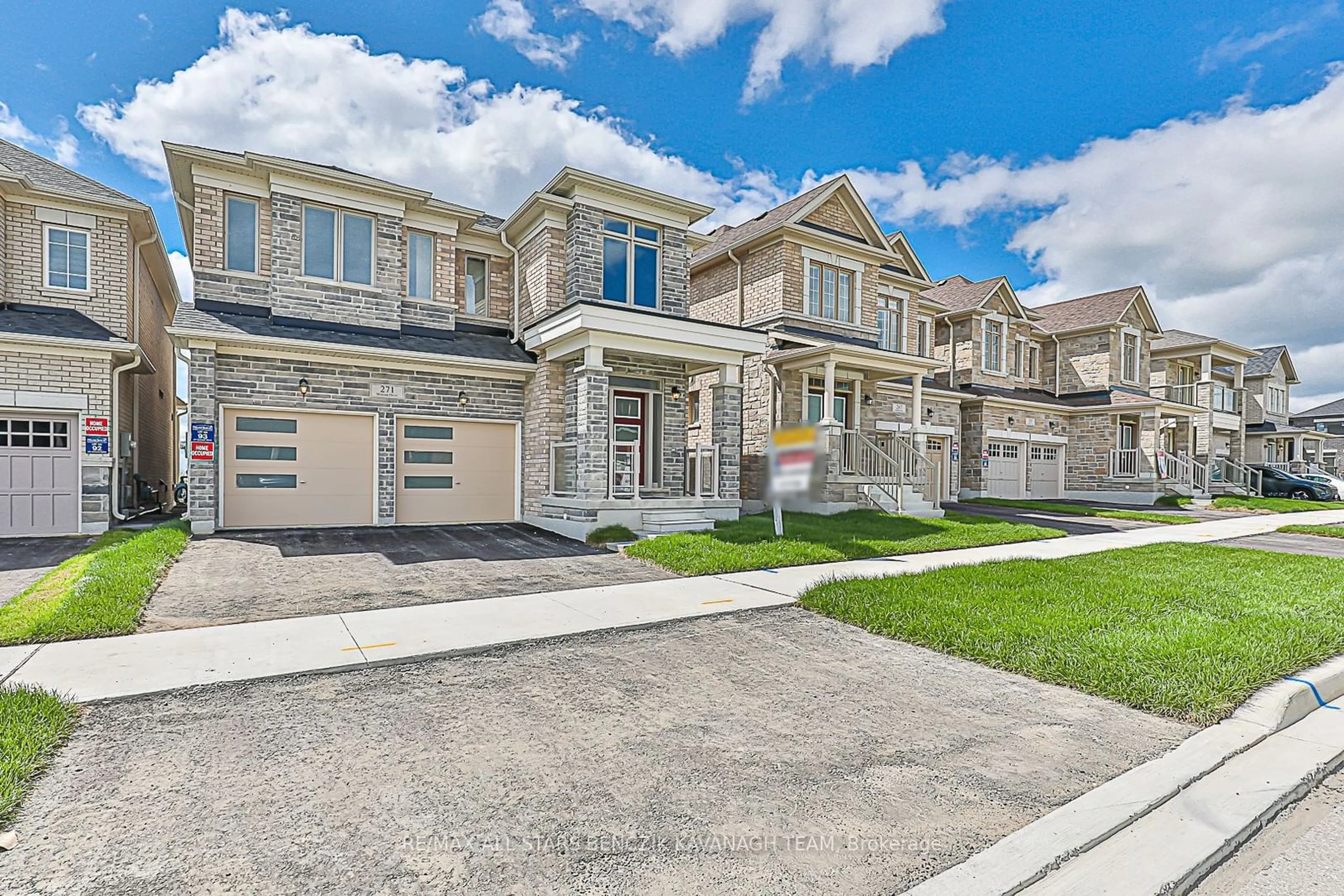 A pic from exterior of the house or condo for 271 McKean Dr, Whitchurch-Stouffville Ontario L4A 5C2