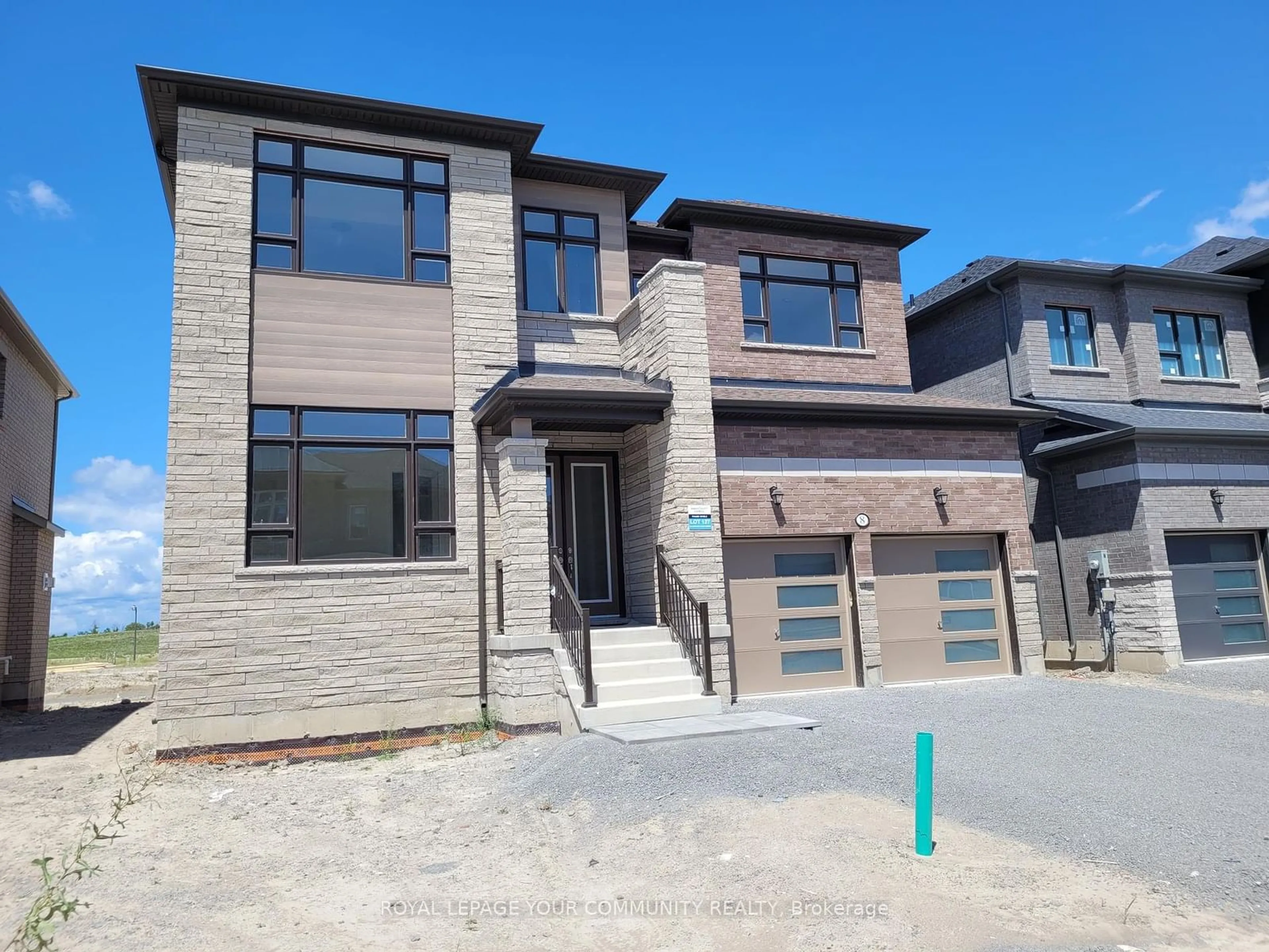 A pic from exterior of the house or condo for 8 Lorrain Hand Cres, Georgina Ontario L4P 0B8