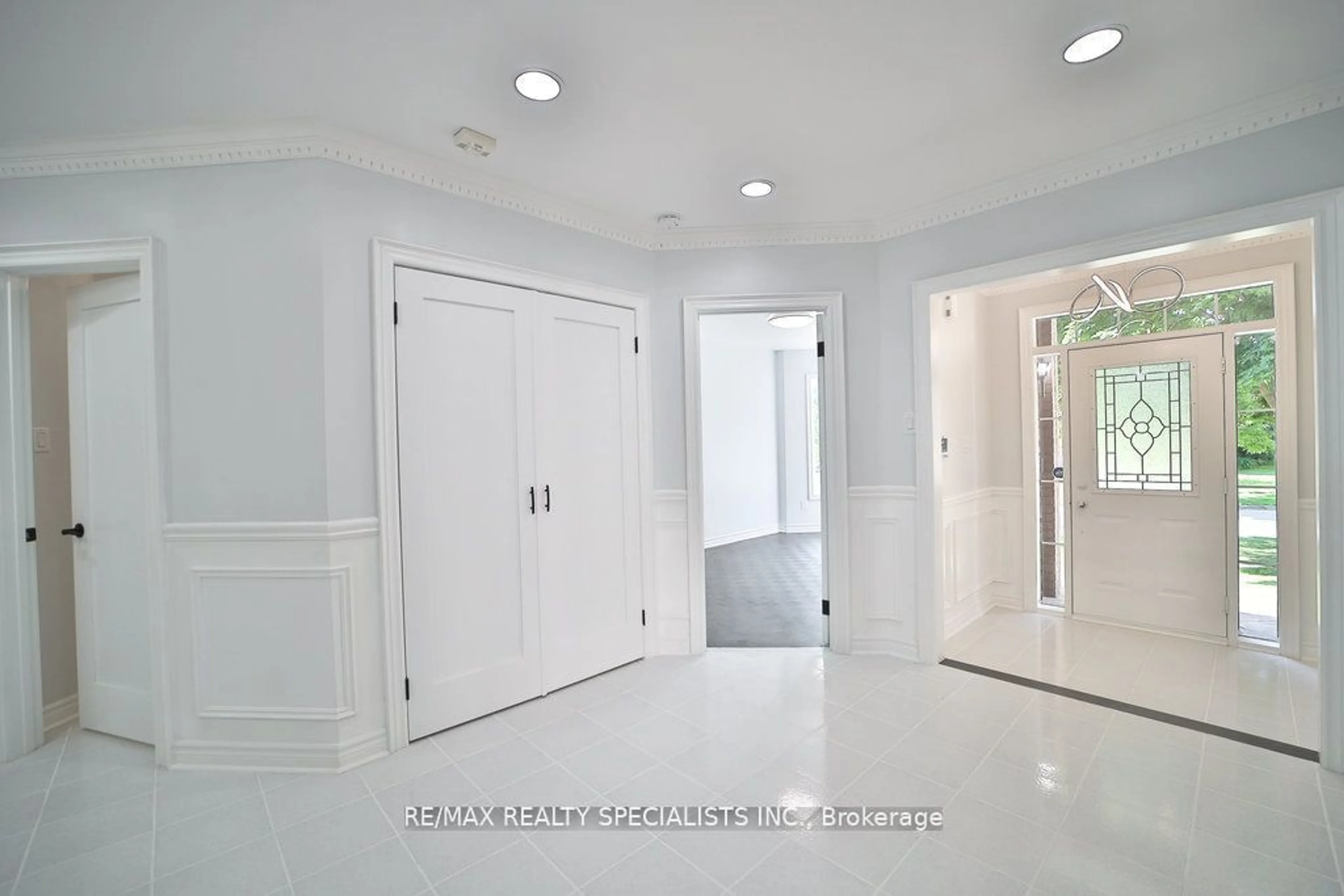 Indoor entryway for 95 Luba Ave, Richmond Hill Ontario L4S 1G7