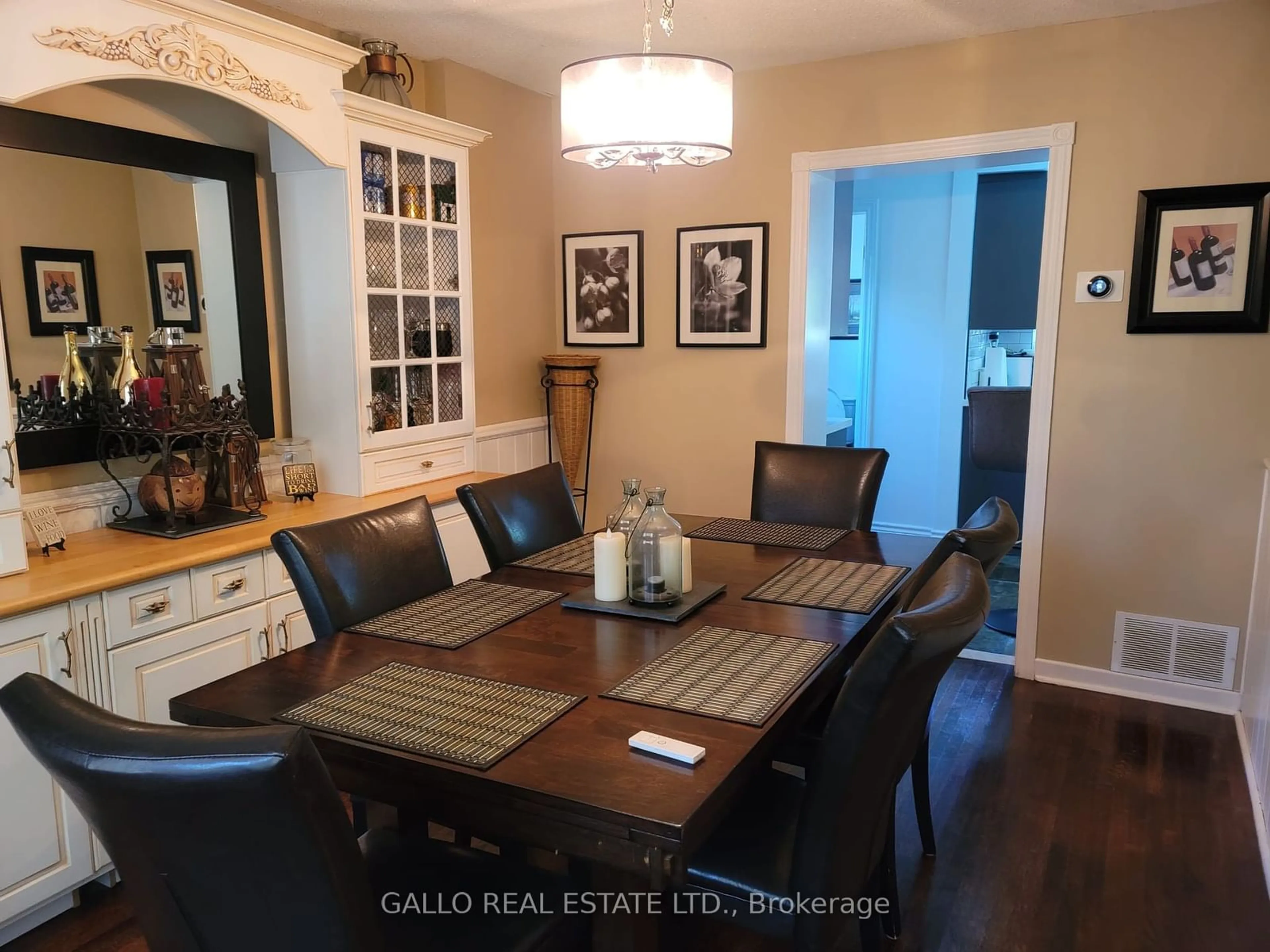 Dining room for 103 Vanzant Crt, Whitchurch-Stouffville Ontario L4A 4Z2