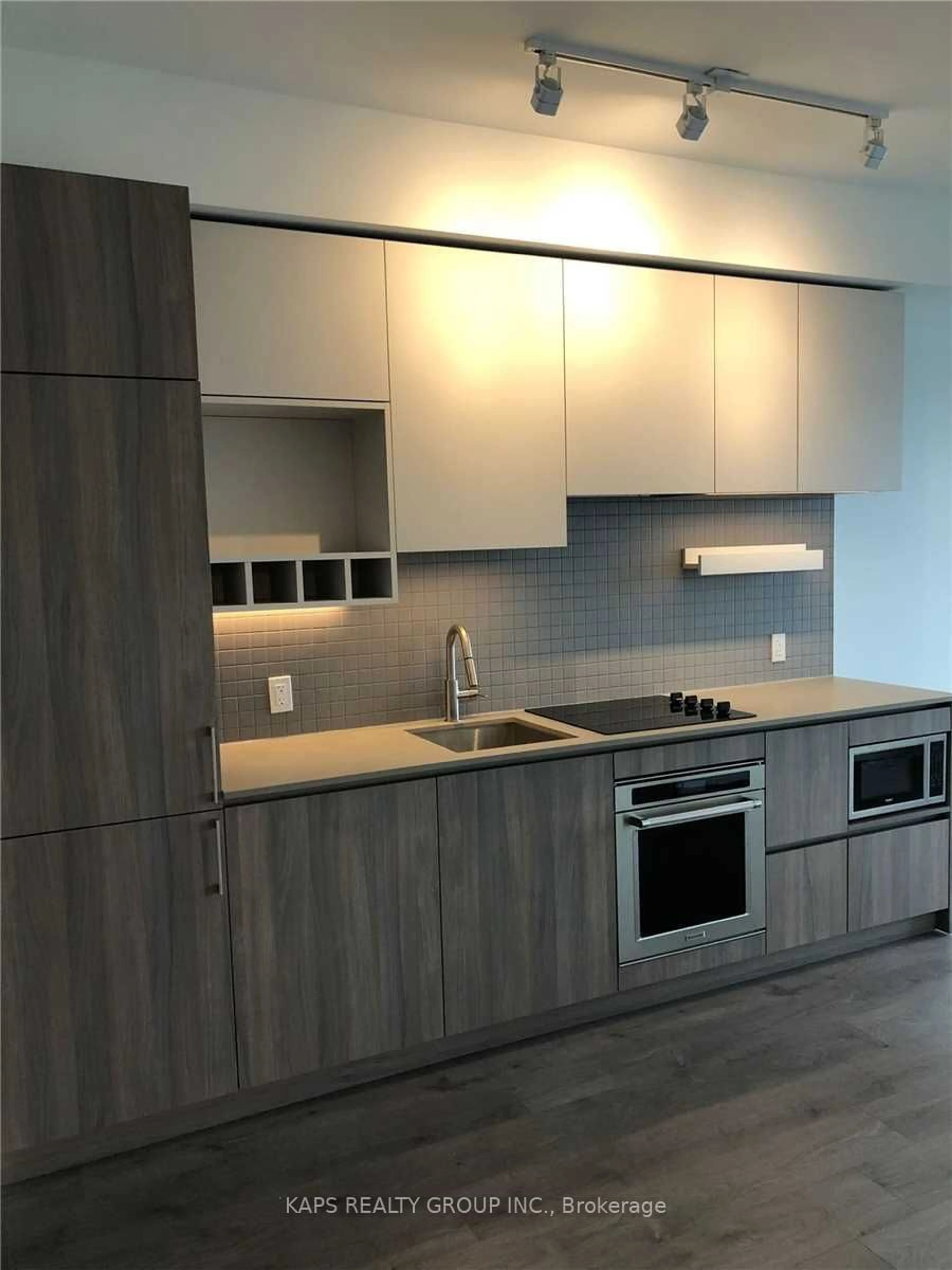 Standard kitchen for 950 Portage Pkwy #5205, Vaughan Ontario L4K 0J7