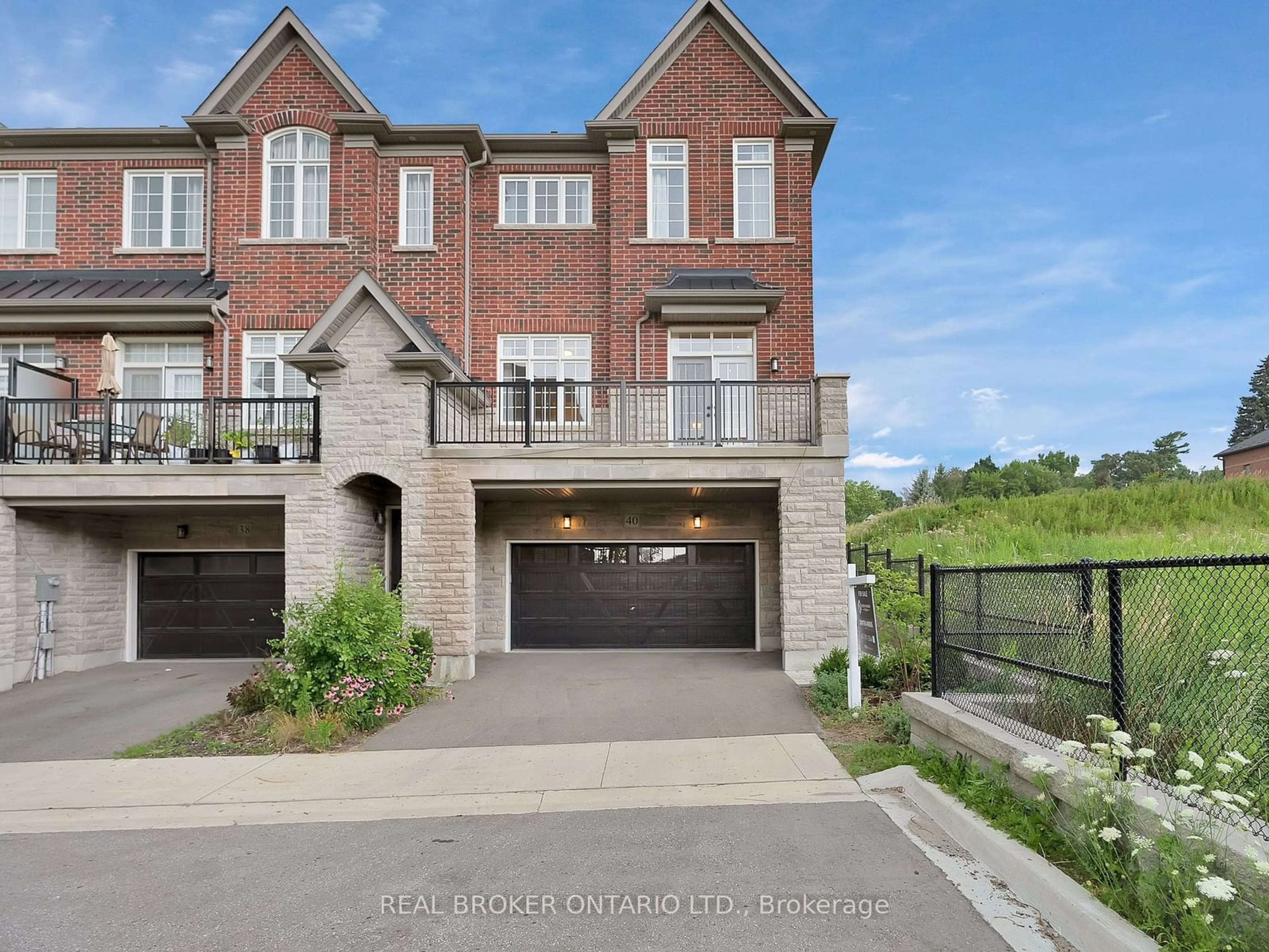 A pic from exterior of the house or condo for 40 Creekvalley Lane, Markham Ontario L6C 0Y6