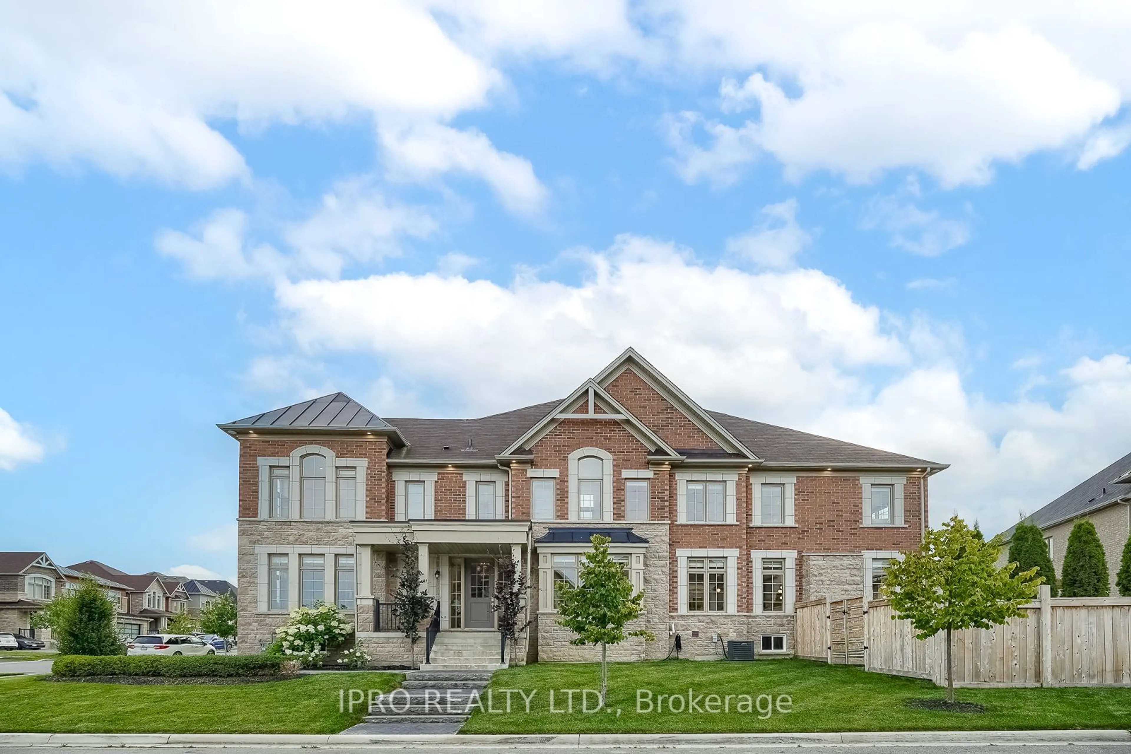 Frontside or backside of a home for 120 Beckett Ave, East Gwillimbury Ontario L9N 0S7