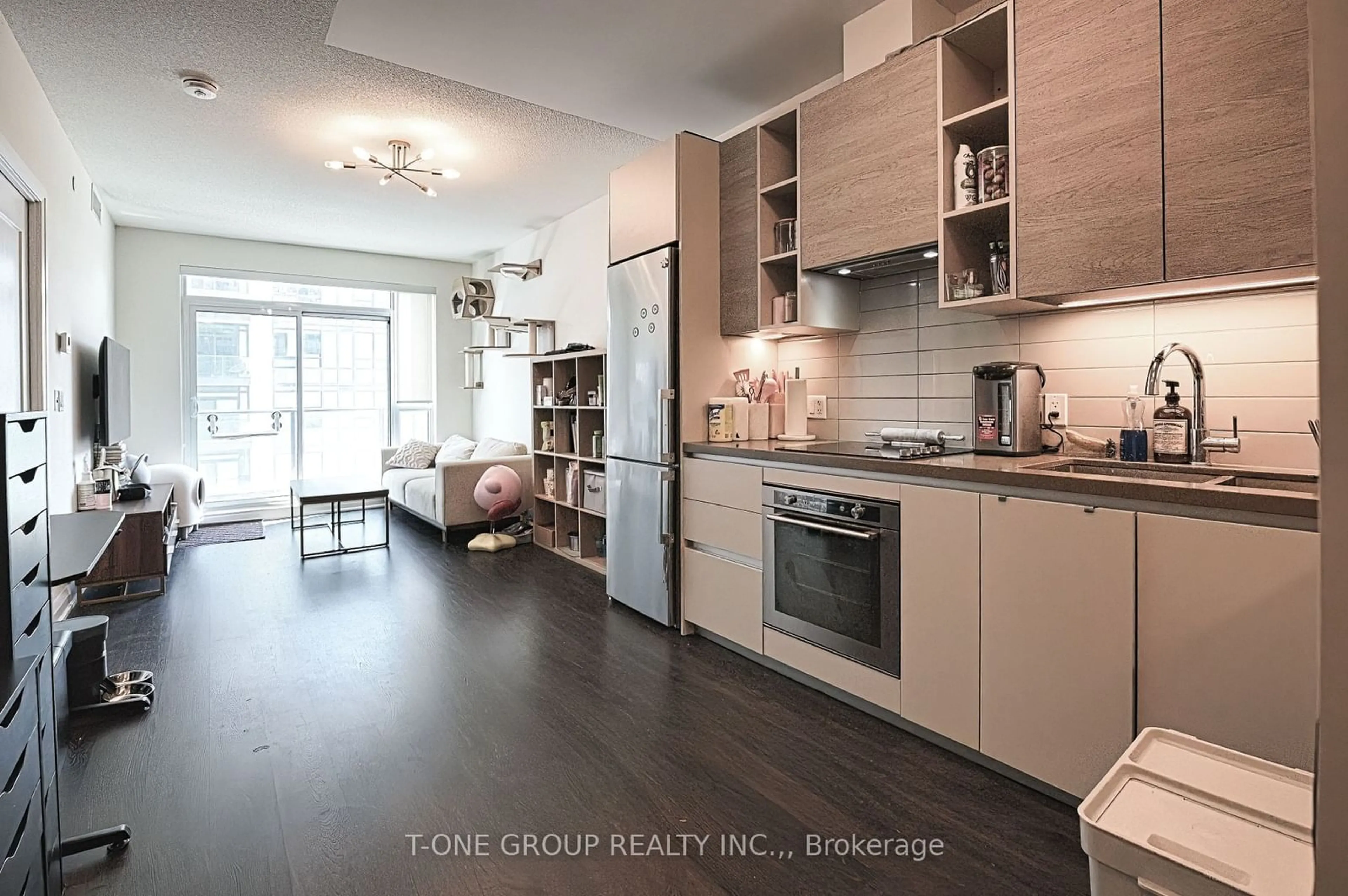 Contemporary kitchen for 396 Highway 7 E Ave #603, Richmond Hill Ontario L4B 0G7