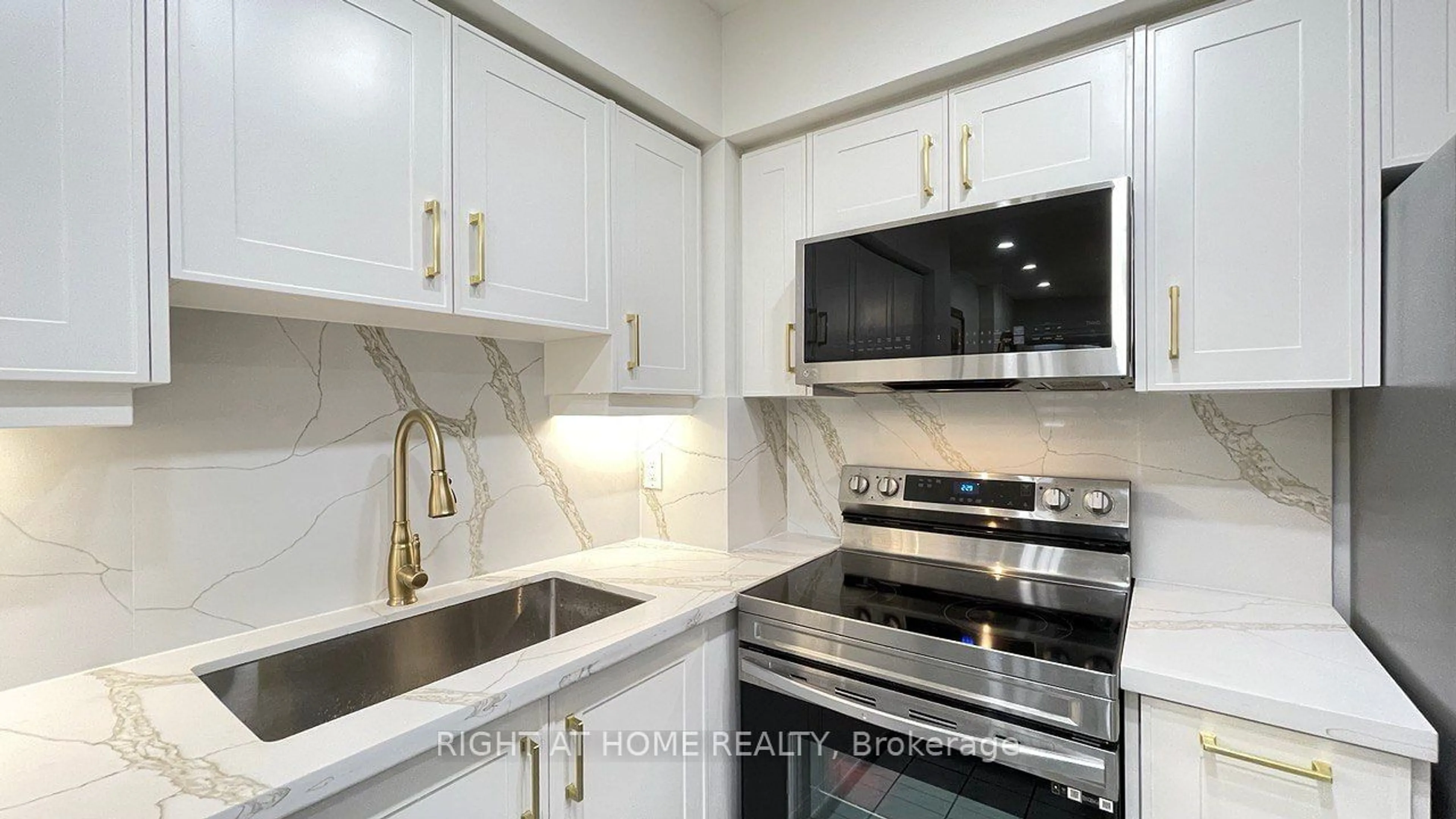 Standard kitchen for 735 New Westminster Dr #53, Vaughan Ontario L4J 7Y9