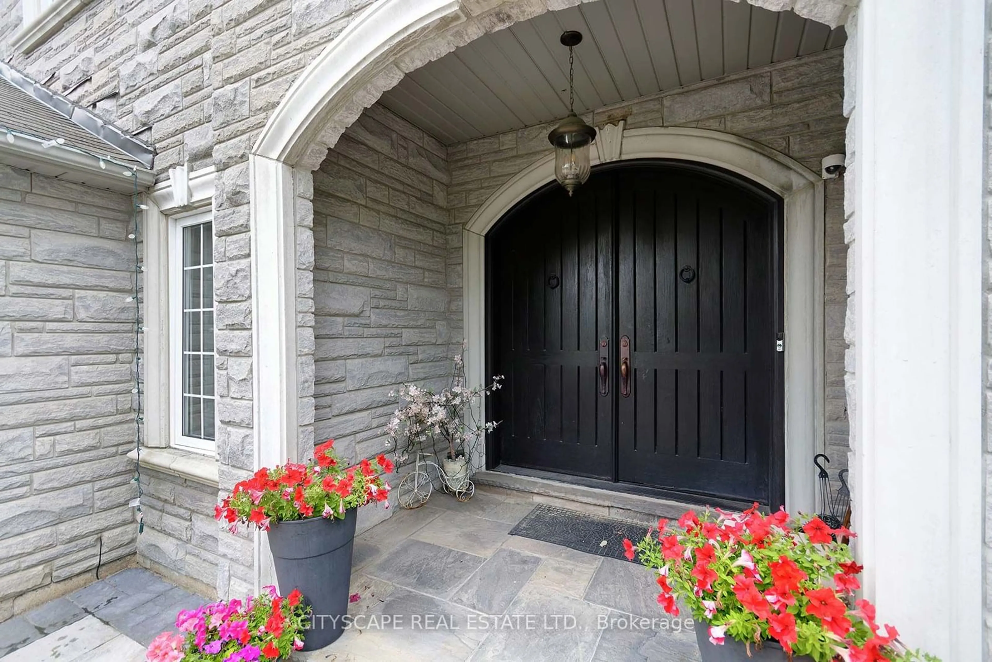 Indoor entryway for 60 Lipa Dr, Vaughan Ontario L4L 9R9