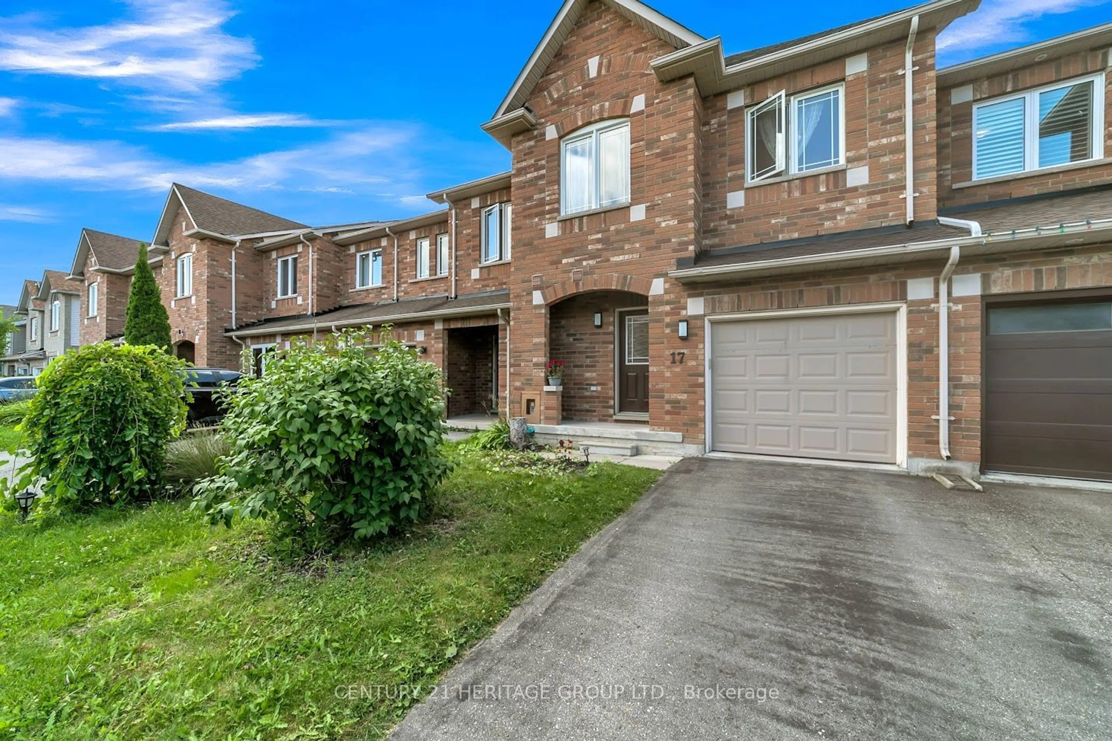 A pic from exterior of the house or condo for 17 Marshview Ave, Aurora Ontario L4G 7W2