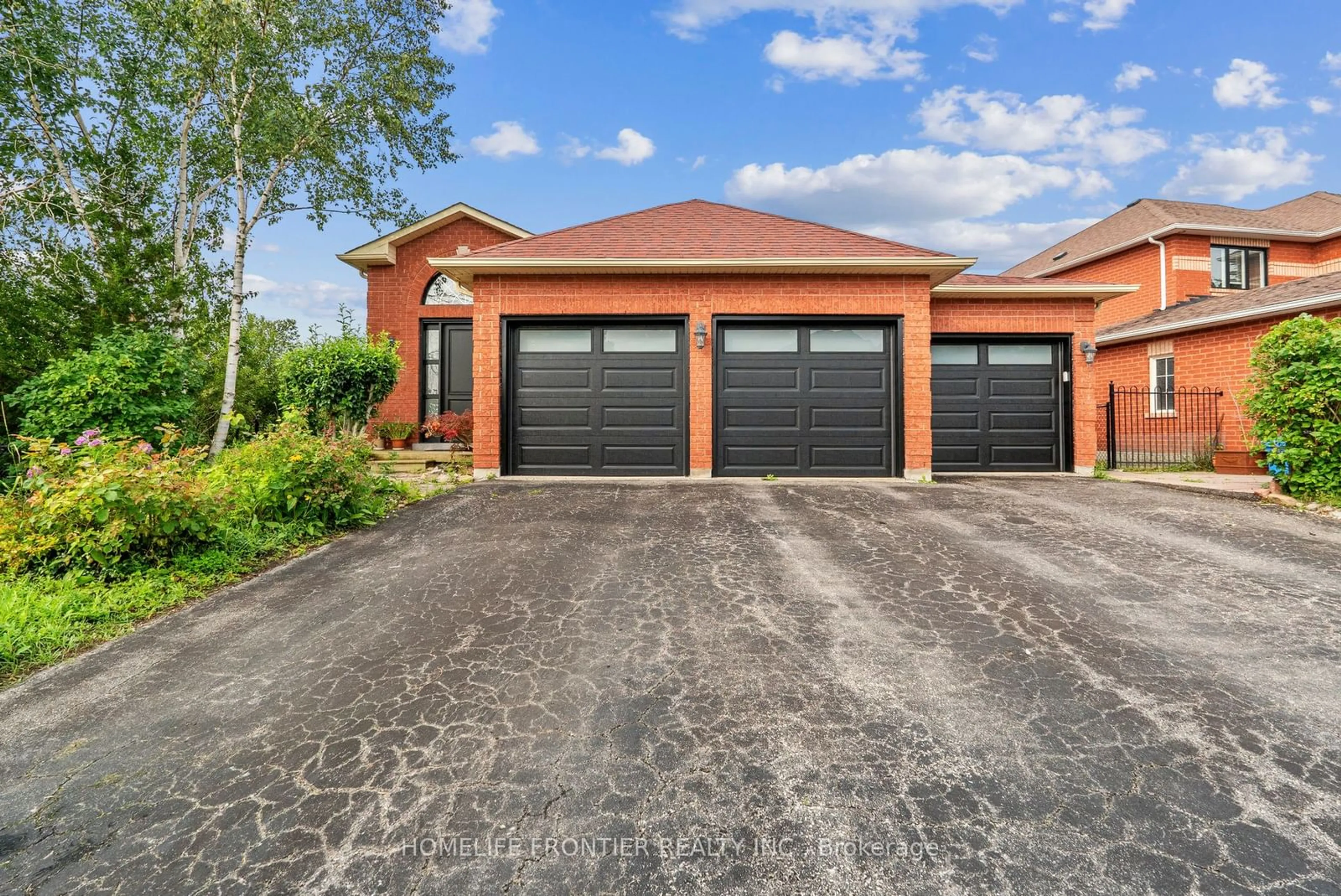 Home with brick exterior material for 1906 Webster Blvd, Innisfil Ontario L9S 2A6