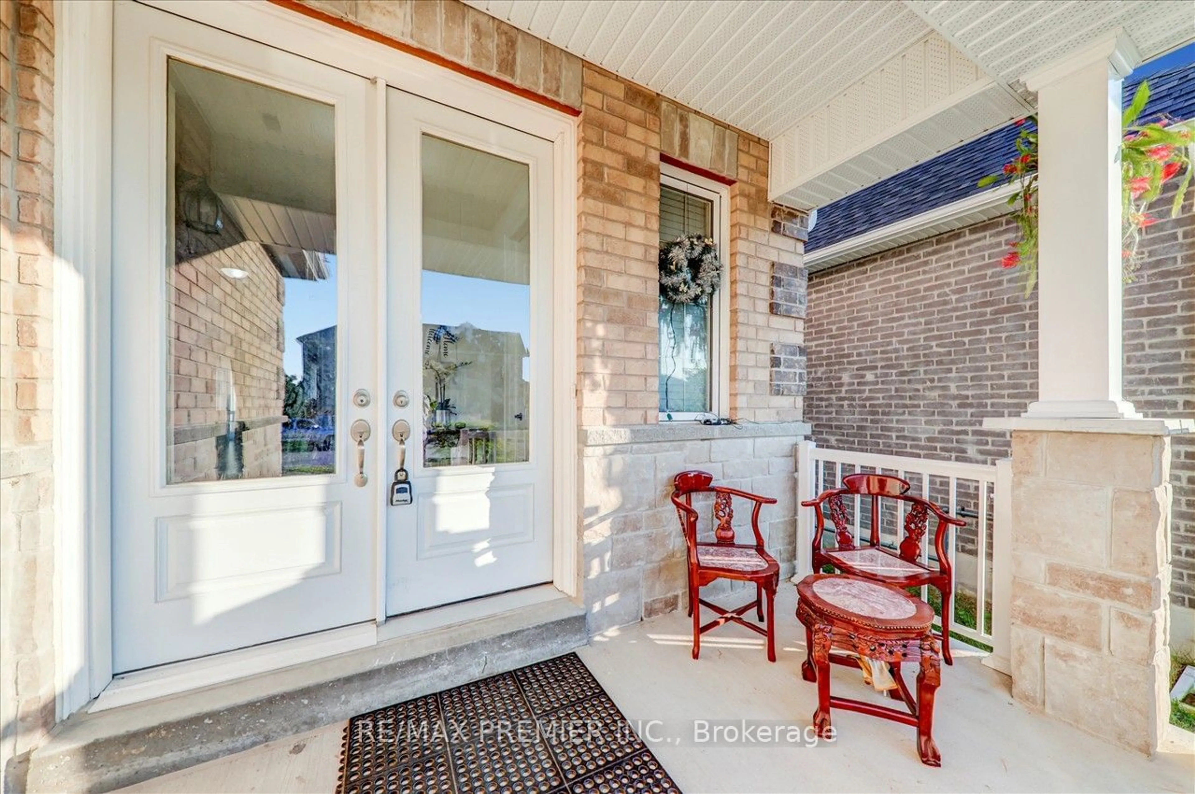 Indoor entryway for 35 Bank St, Essa Ontario L0M 1B5