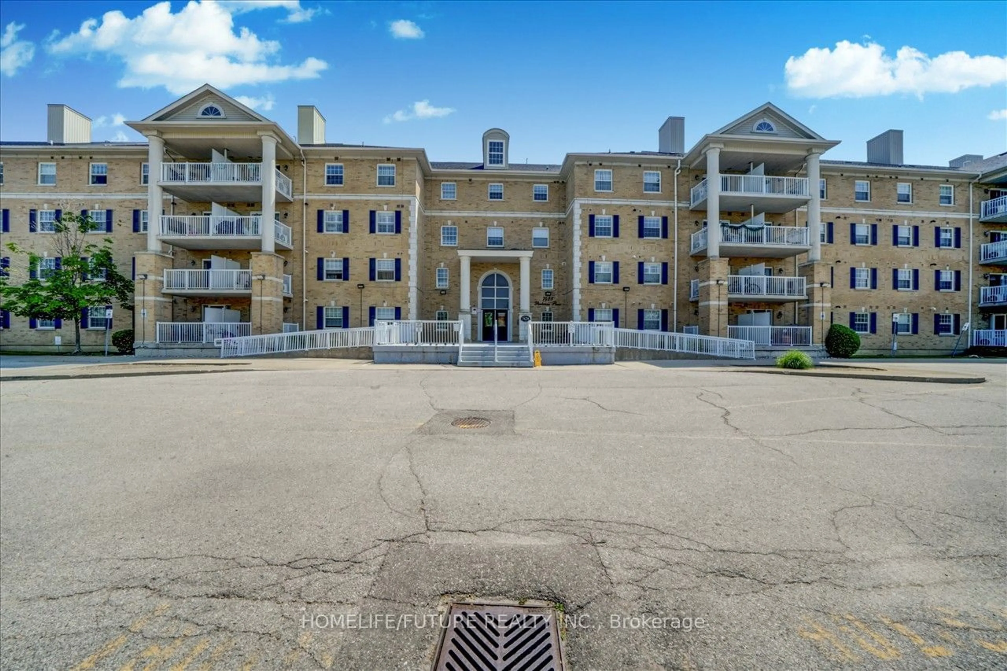 A pic from exterior of the house or condo for 7428 Markham Rd #421, Markham Ontario L3S 4V6