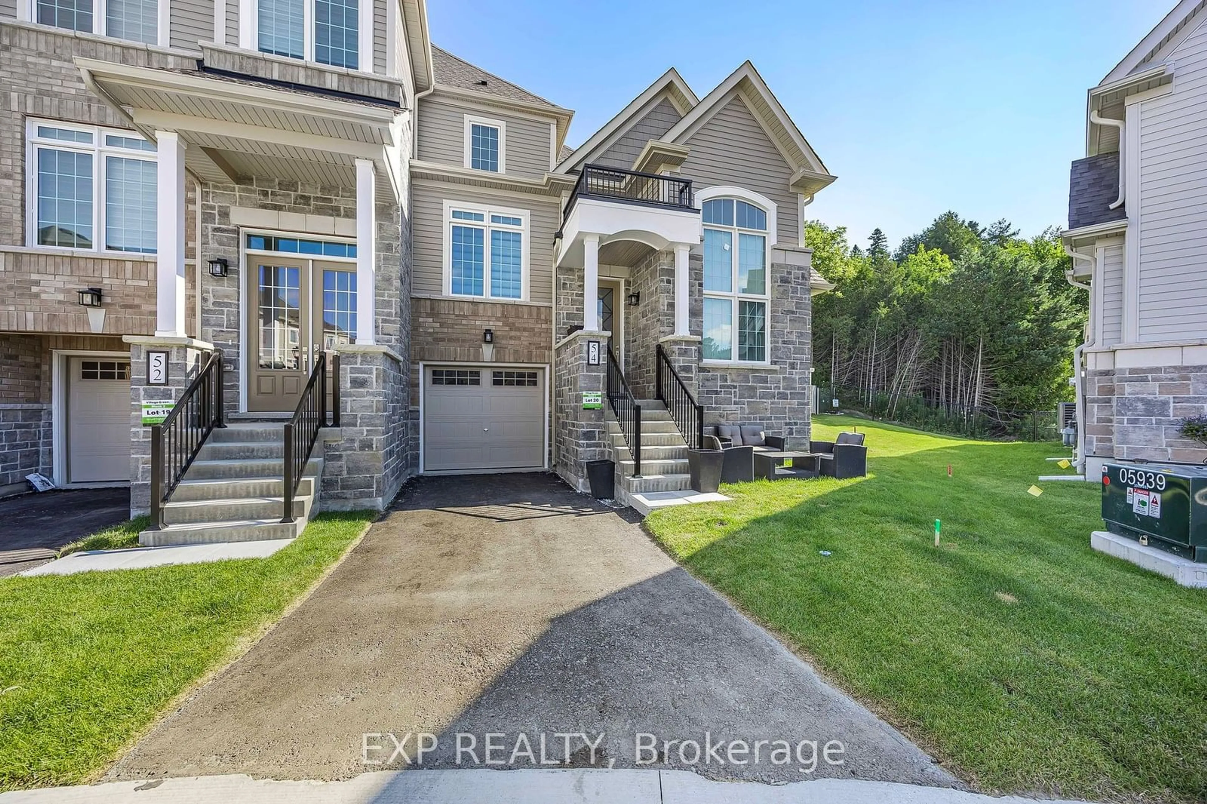 Frontside or backside of a home for 54 Lyall Stokes Circ, East Gwillimbury Ontario L0G 1M0