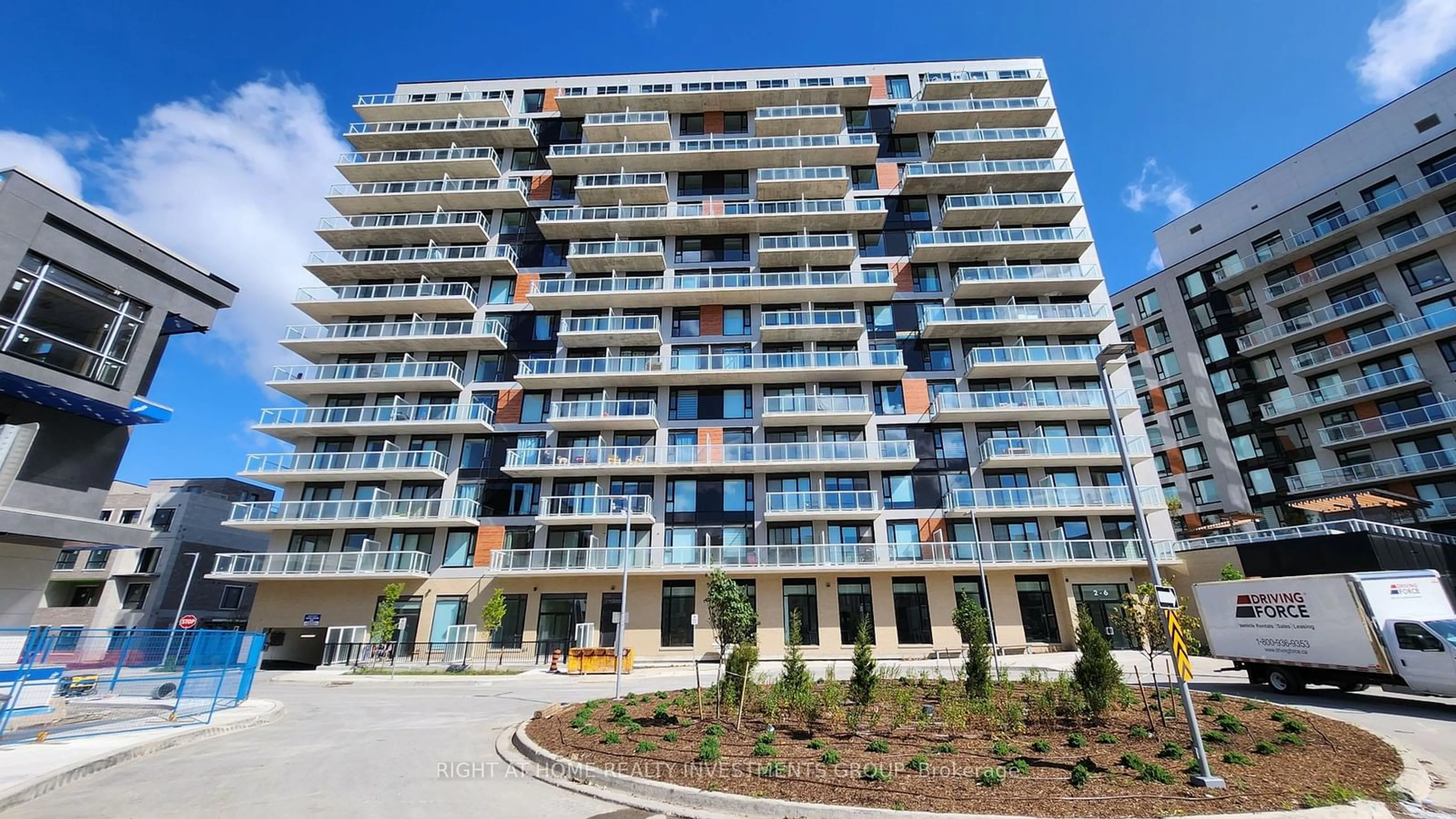 A pic from exterior of the house or condo for 2 David Eyer Rd #833, Richmond Hill Ontario L4S 0N6