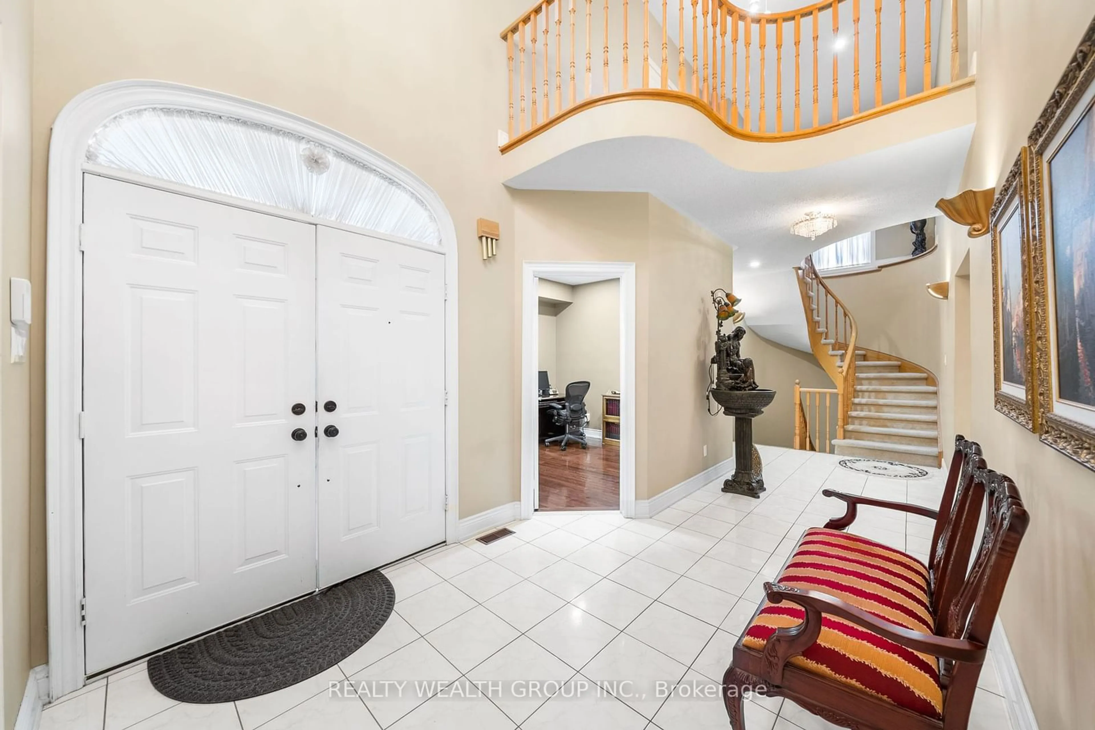 Indoor entryway for 78 bradgate Dr, Markham Ontario L3T 7M3