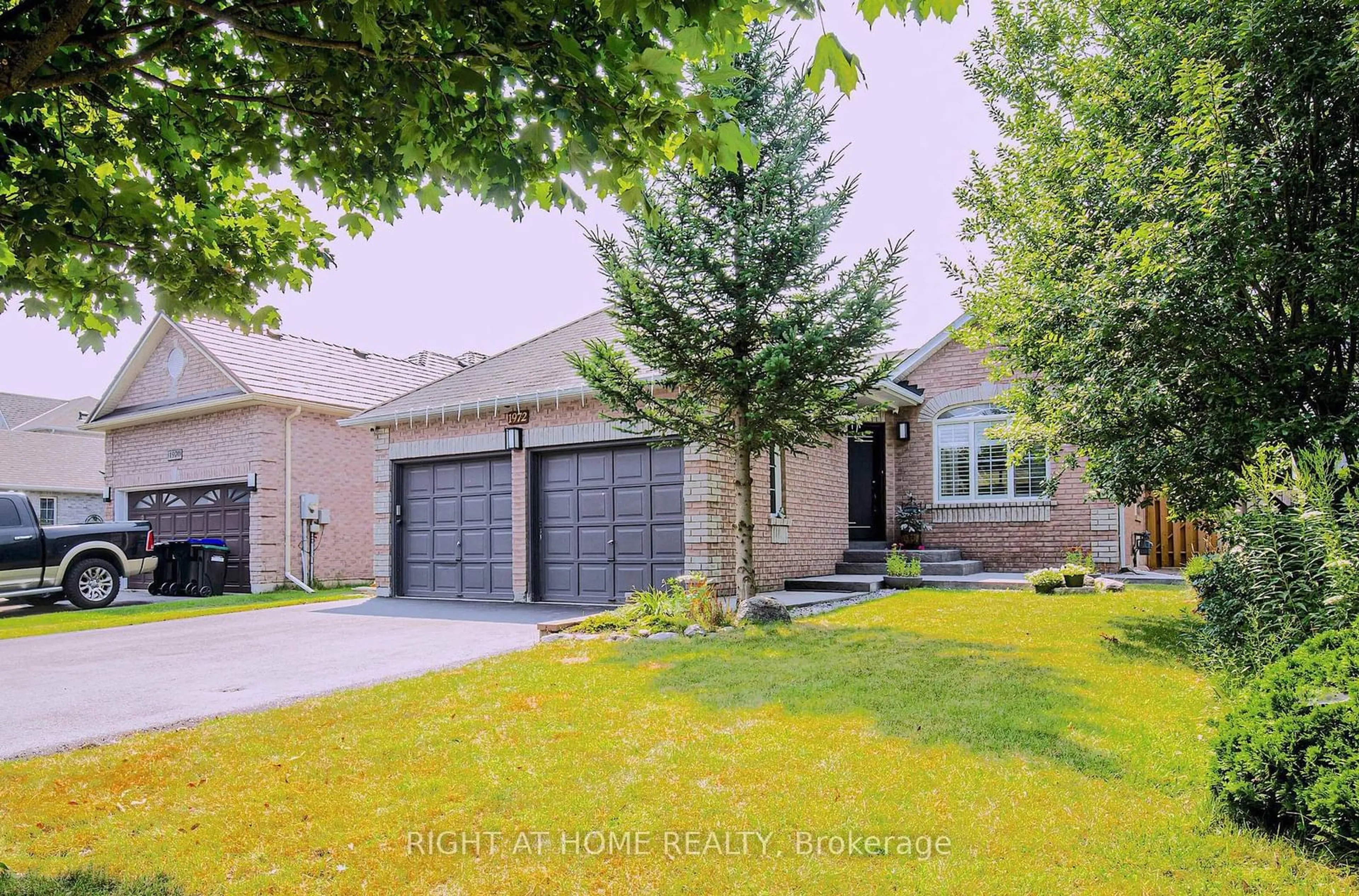 Home with brick exterior material for 1972 Emerald Crt, Innisfil Ontario L9S 2A1