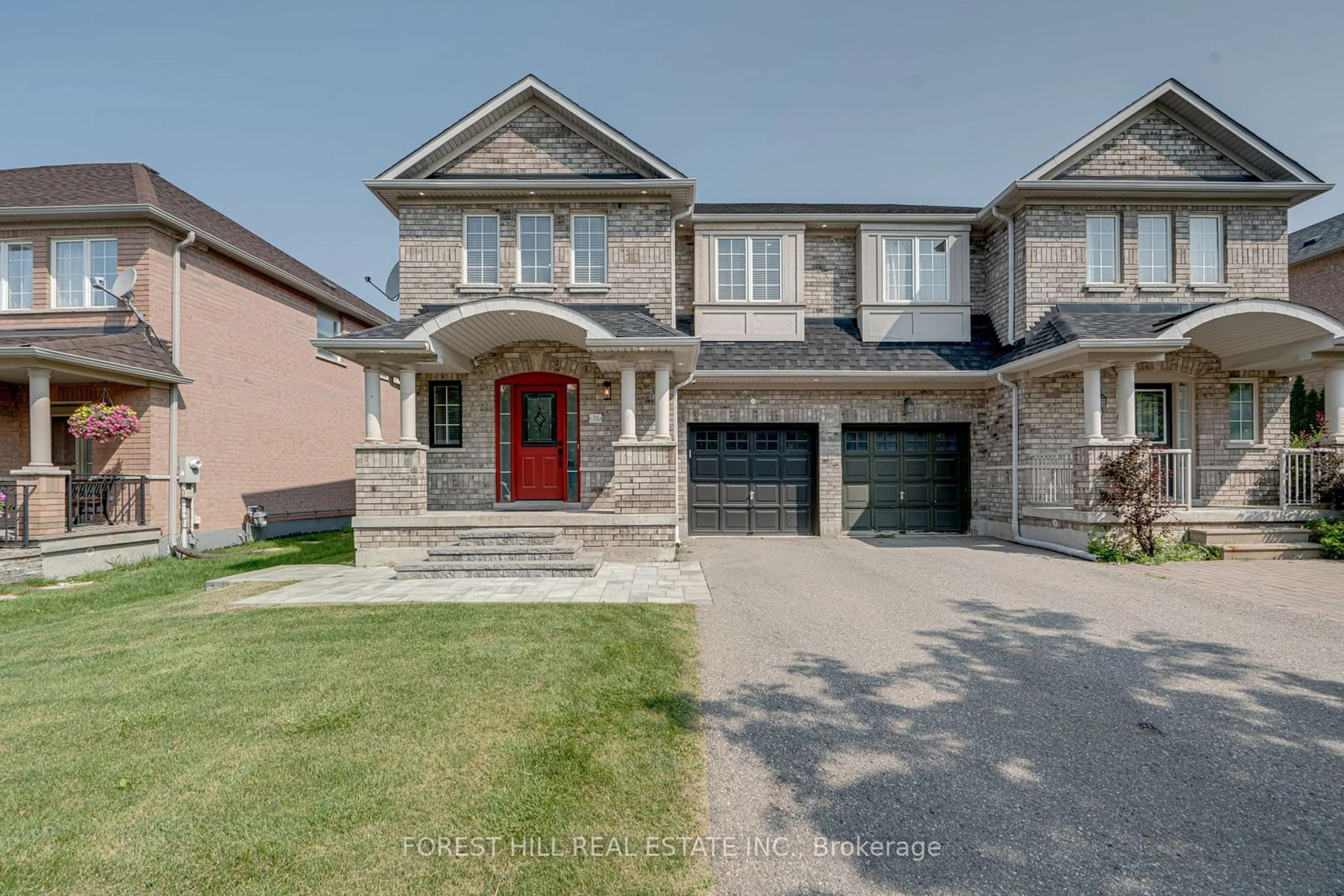 Frontside or backside of a home for 73 Starr Cres, Aurora Ontario L4G 7X3