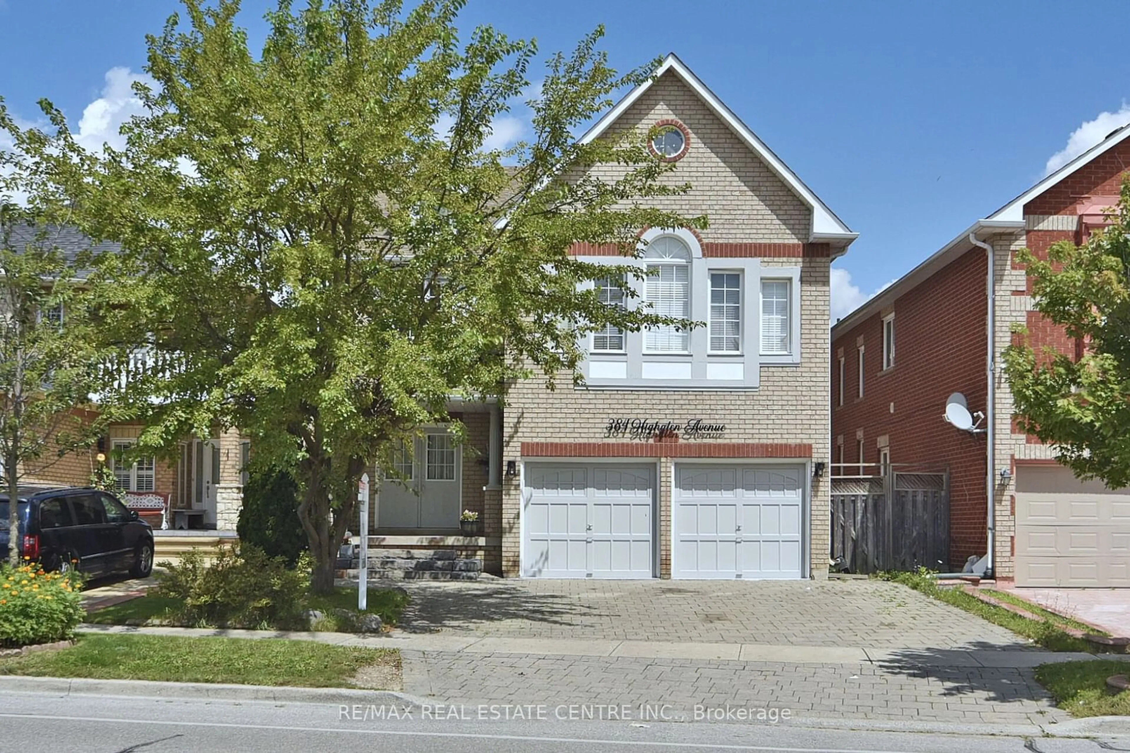 Frontside or backside of a home for 384 Highglen Avenue Ave, Markham Ontario L3S 4J3