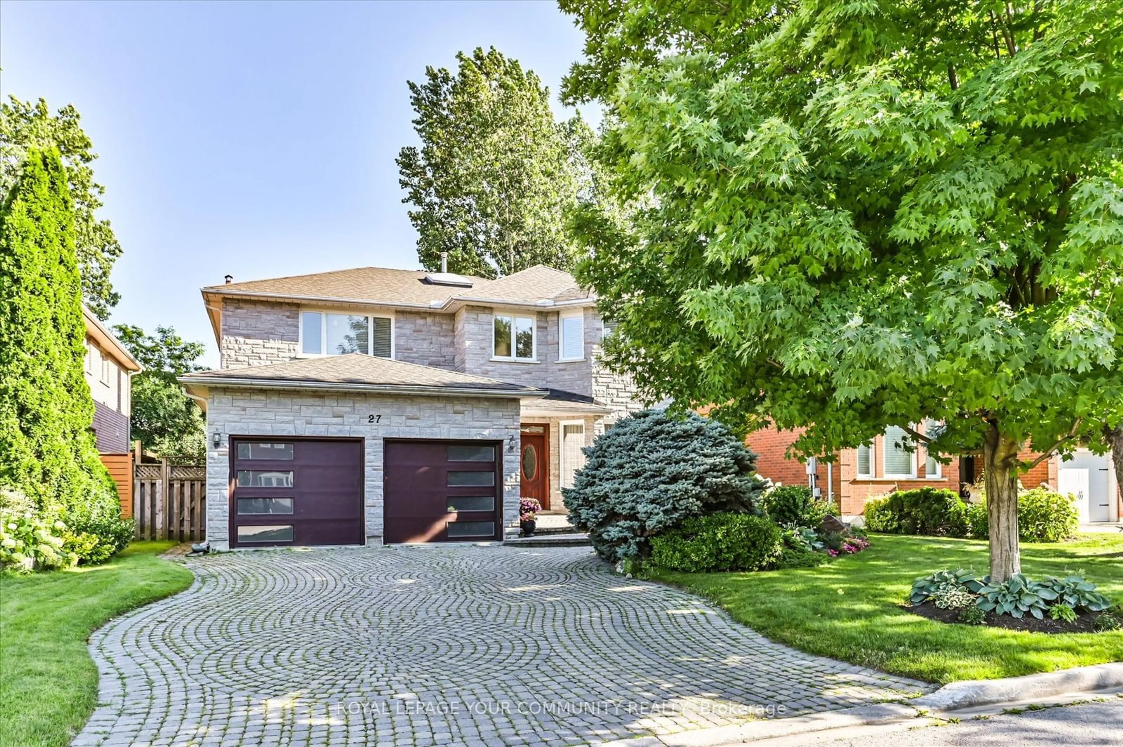 Home with brick exterior material for 27 Pathlane Rd, Richmond Hill Ontario L4B 4A6