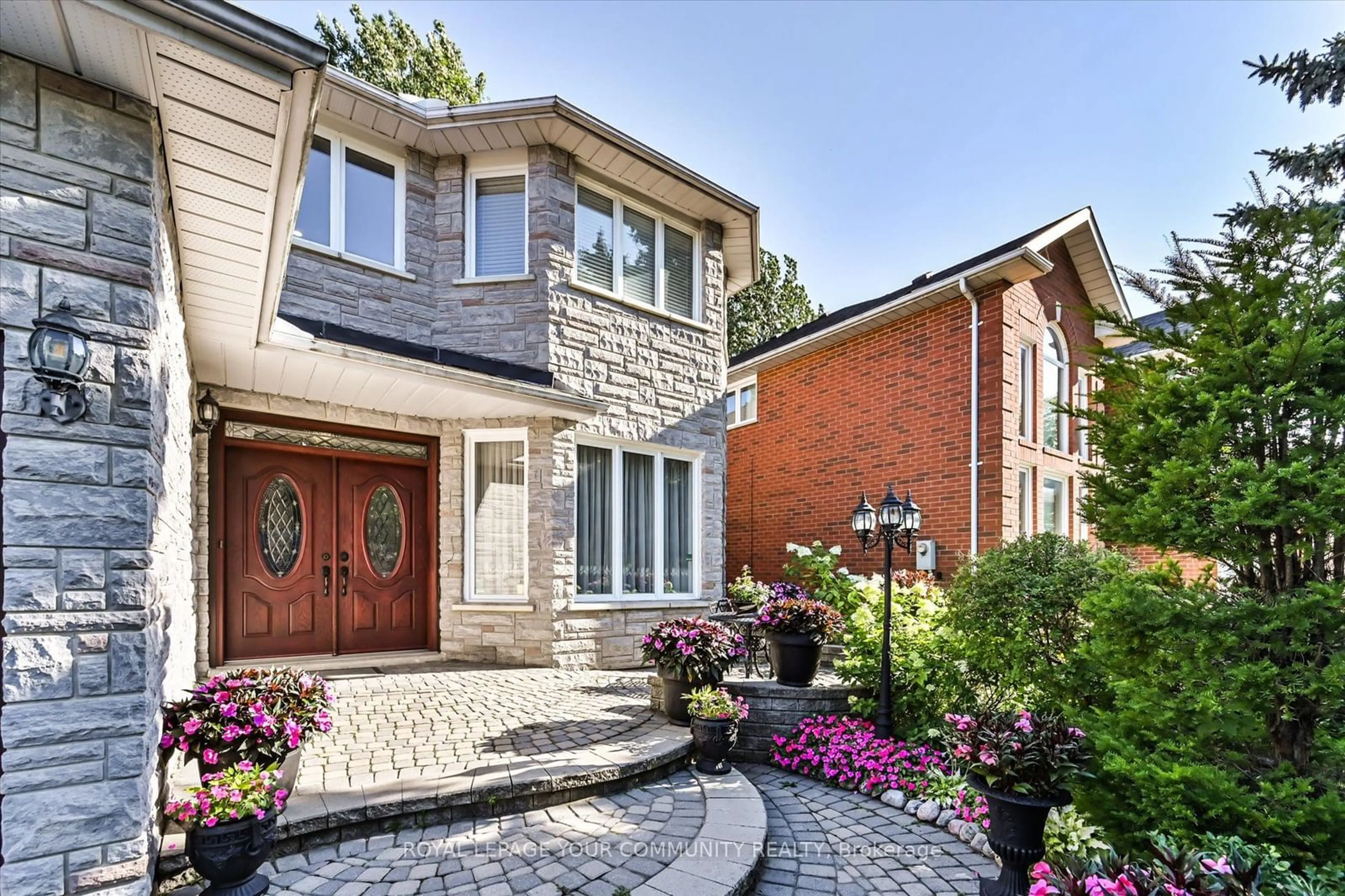 Home with brick exterior material for 27 Pathlane Rd, Richmond Hill Ontario L4B 4A6