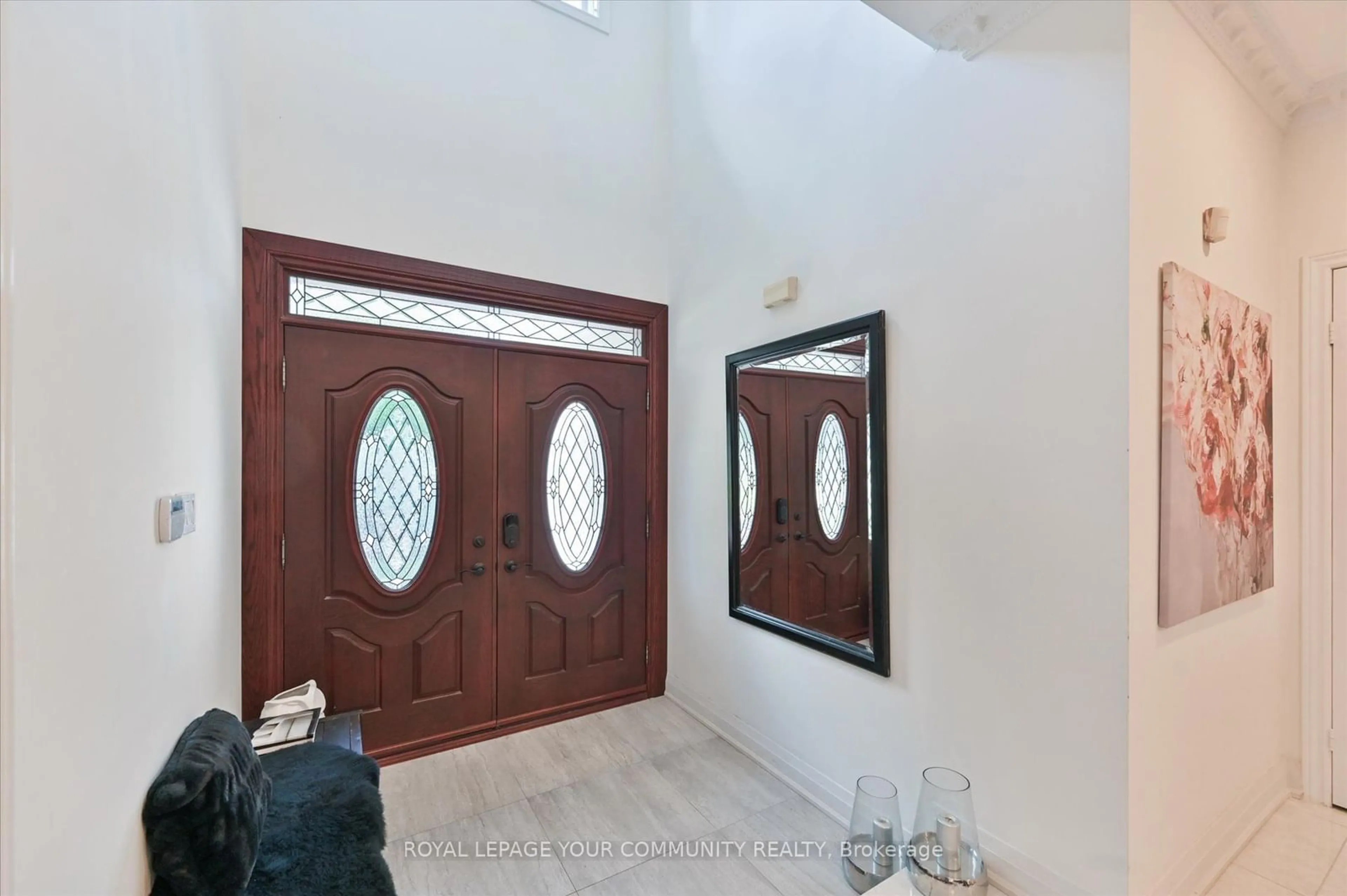 Indoor foyer, not visible floor for 27 Pathlane Rd, Richmond Hill Ontario L4B 4A6