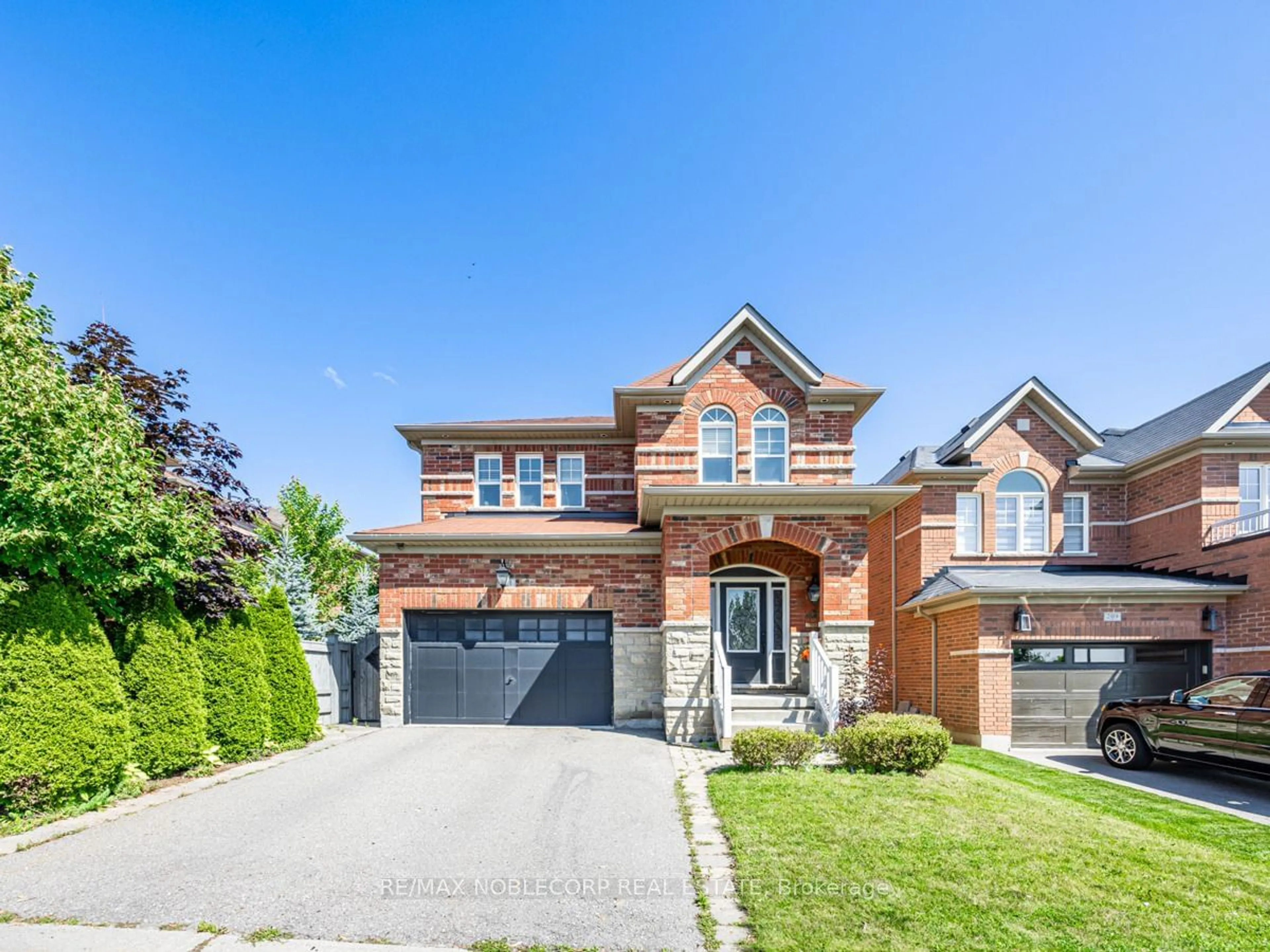 Home with brick exterior material for 211 Sir Benson Dr, Vaughan Ontario L6A 4B2