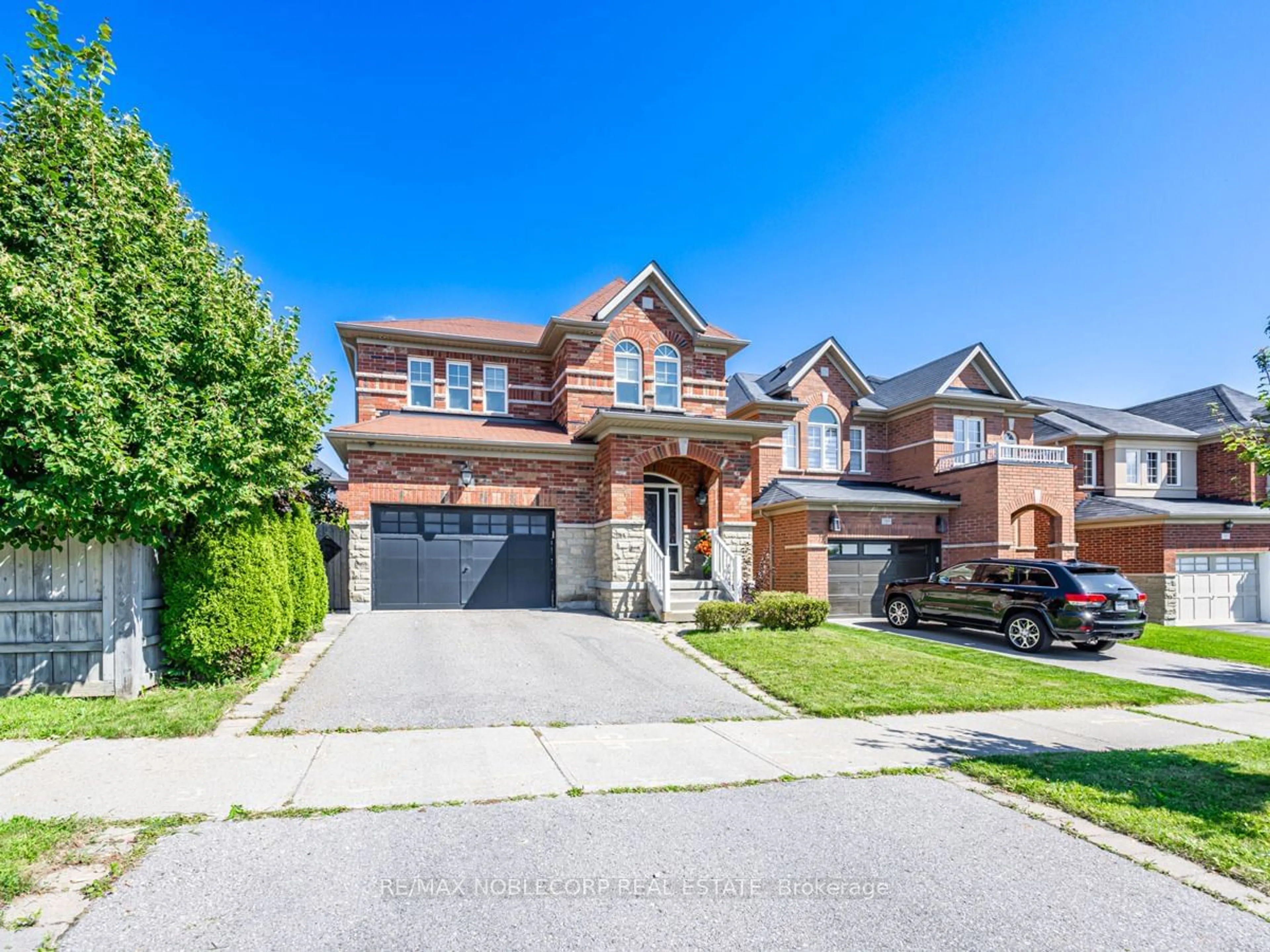 Frontside or backside of a home for 211 Sir Benson Dr, Vaughan Ontario L6A 4B2