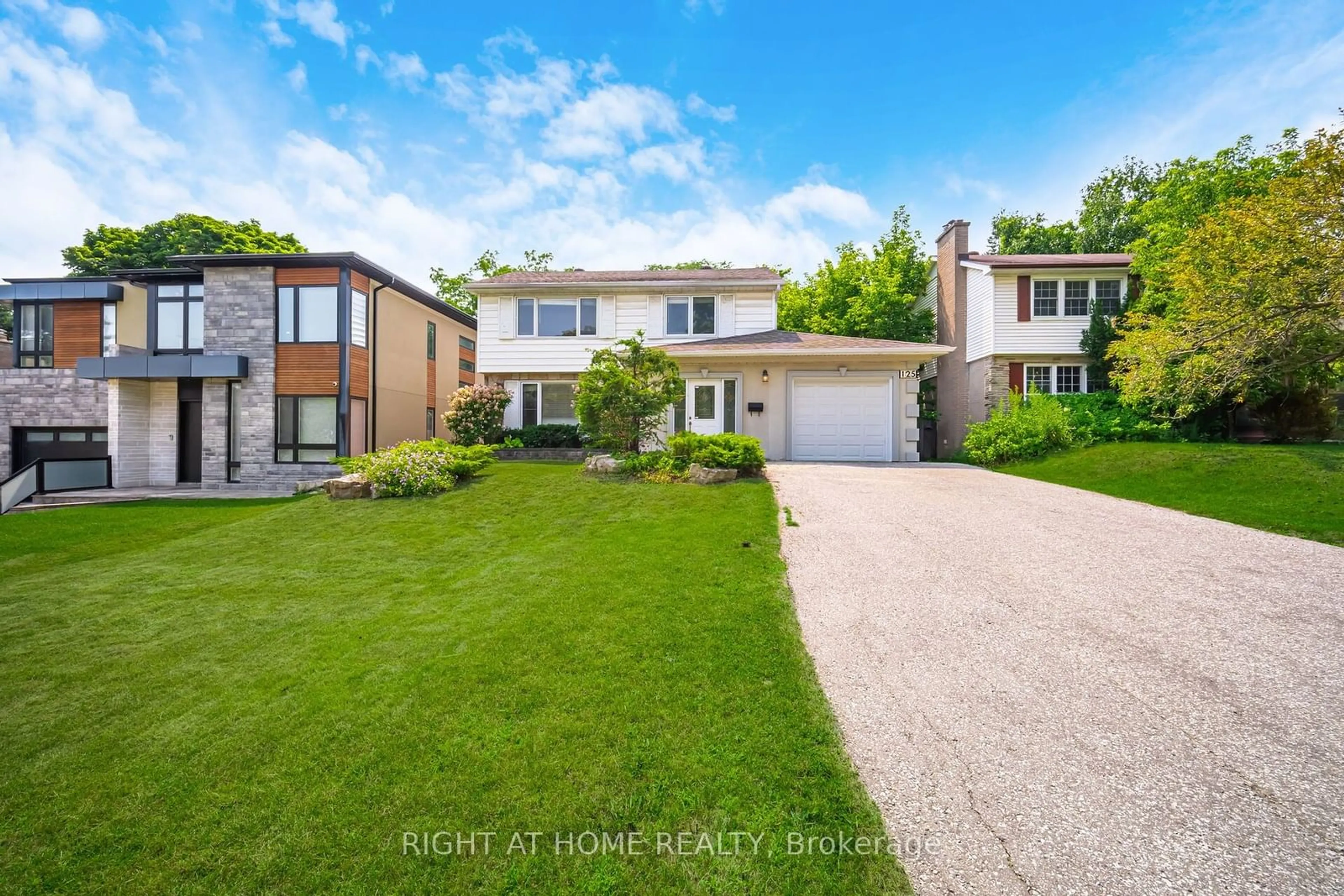 Frontside or backside of a home for 125 Woodward Ave, Markham Ontario L3T 1G1