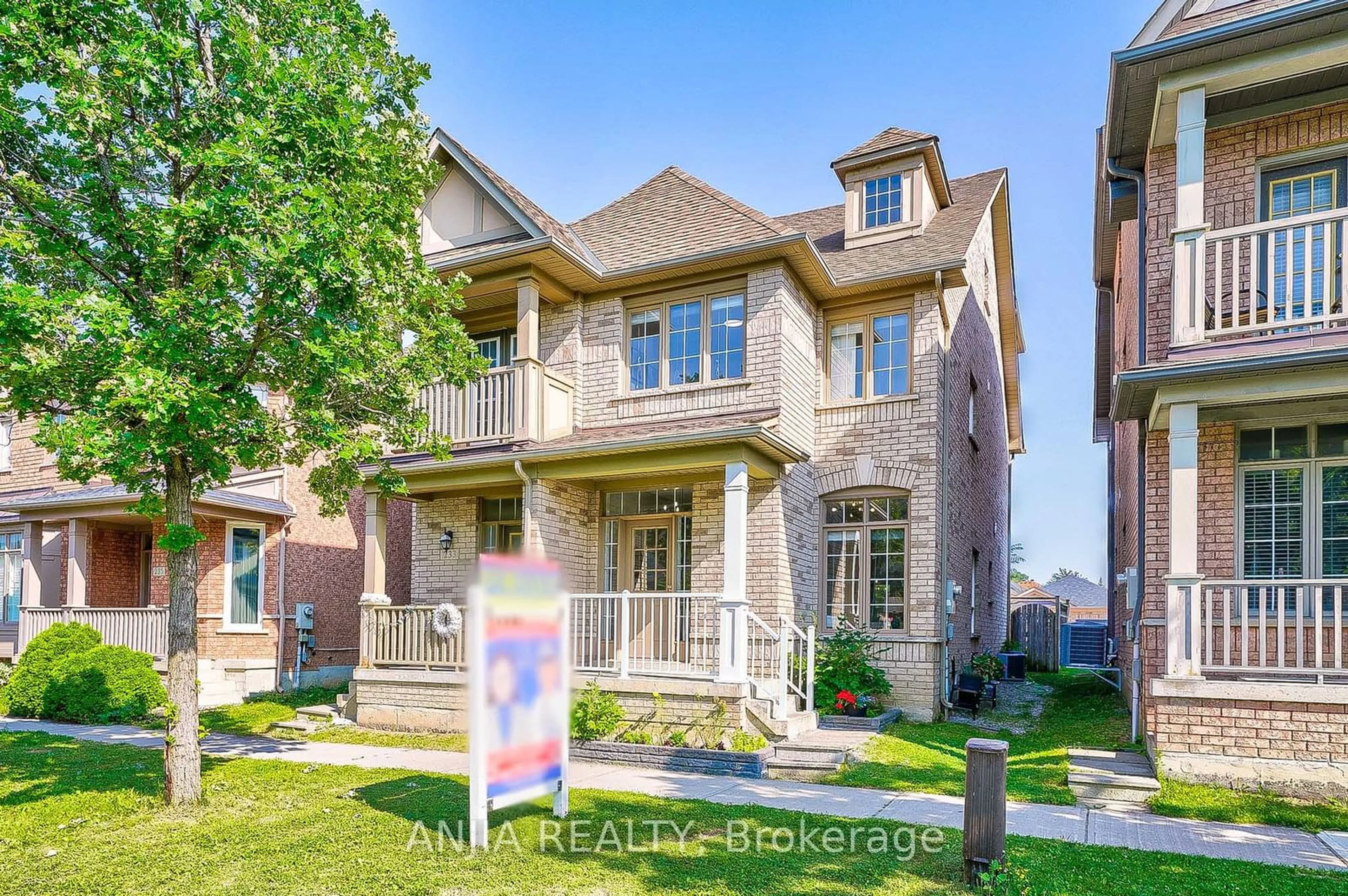 Home with brick exterior material for 231 Bur Oak Ave, Markham Ontario L6C 2L7