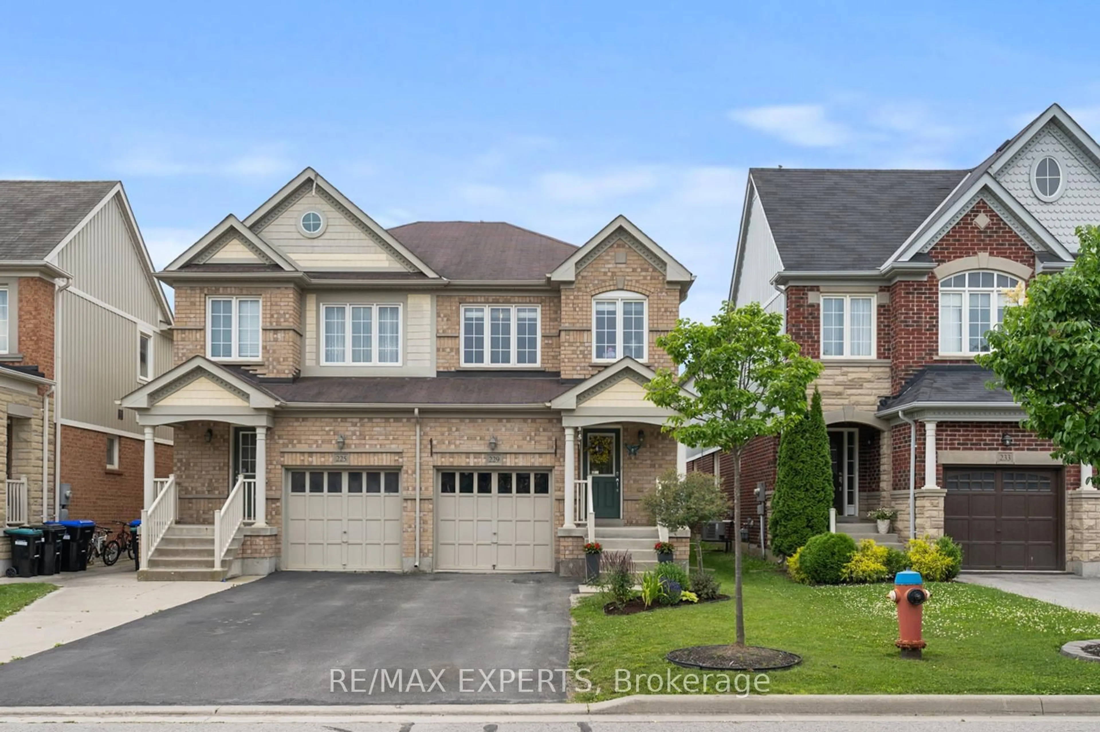 A pic from exterior of the house or condo for 229 Meadowhawk Tr, Bradford West Gwillimbury Ontario L3Z 0K4