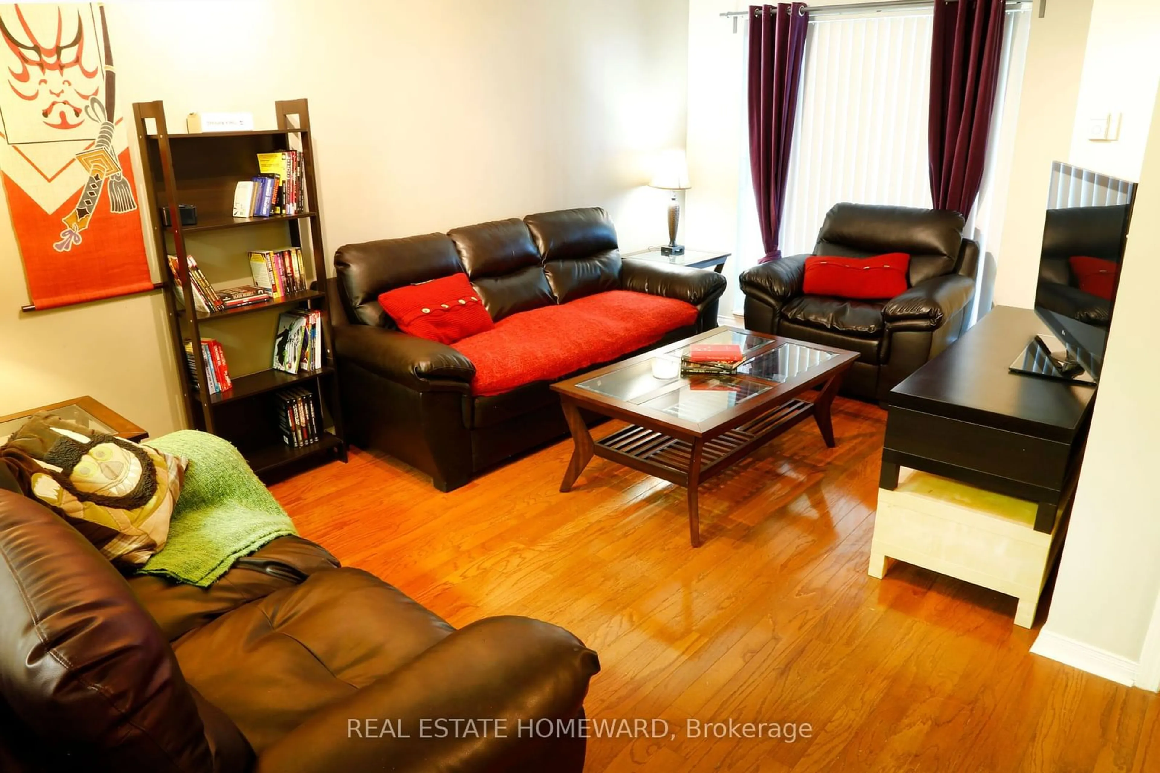 Living room for 51 Baffin Crt #306, Richmond Hill Ontario L4B 4P6