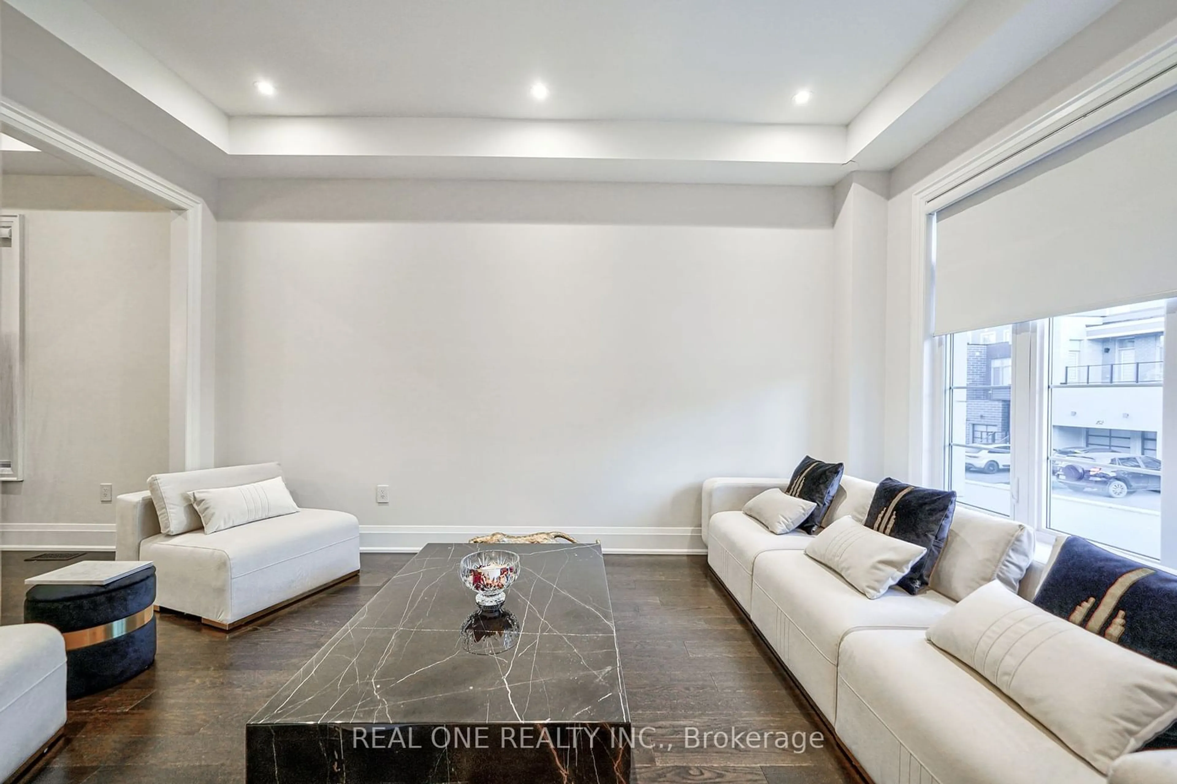 Living room for 149 Milky Way Dr, Richmond Hill Ontario L4C 4Y3