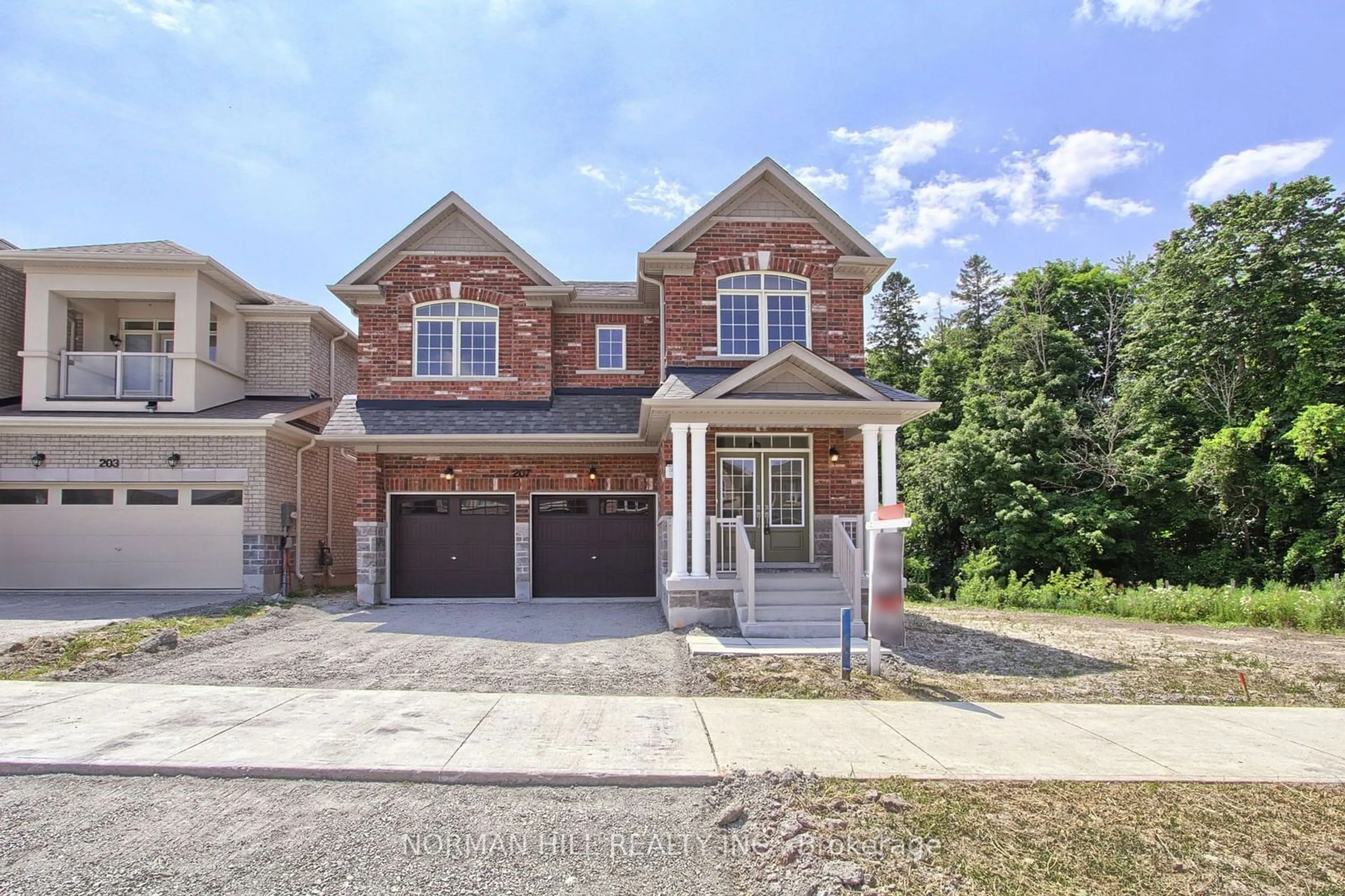 Home with brick exterior material for 207 Seaview Hts, East Gwillimbury Ontario L0G 1R0