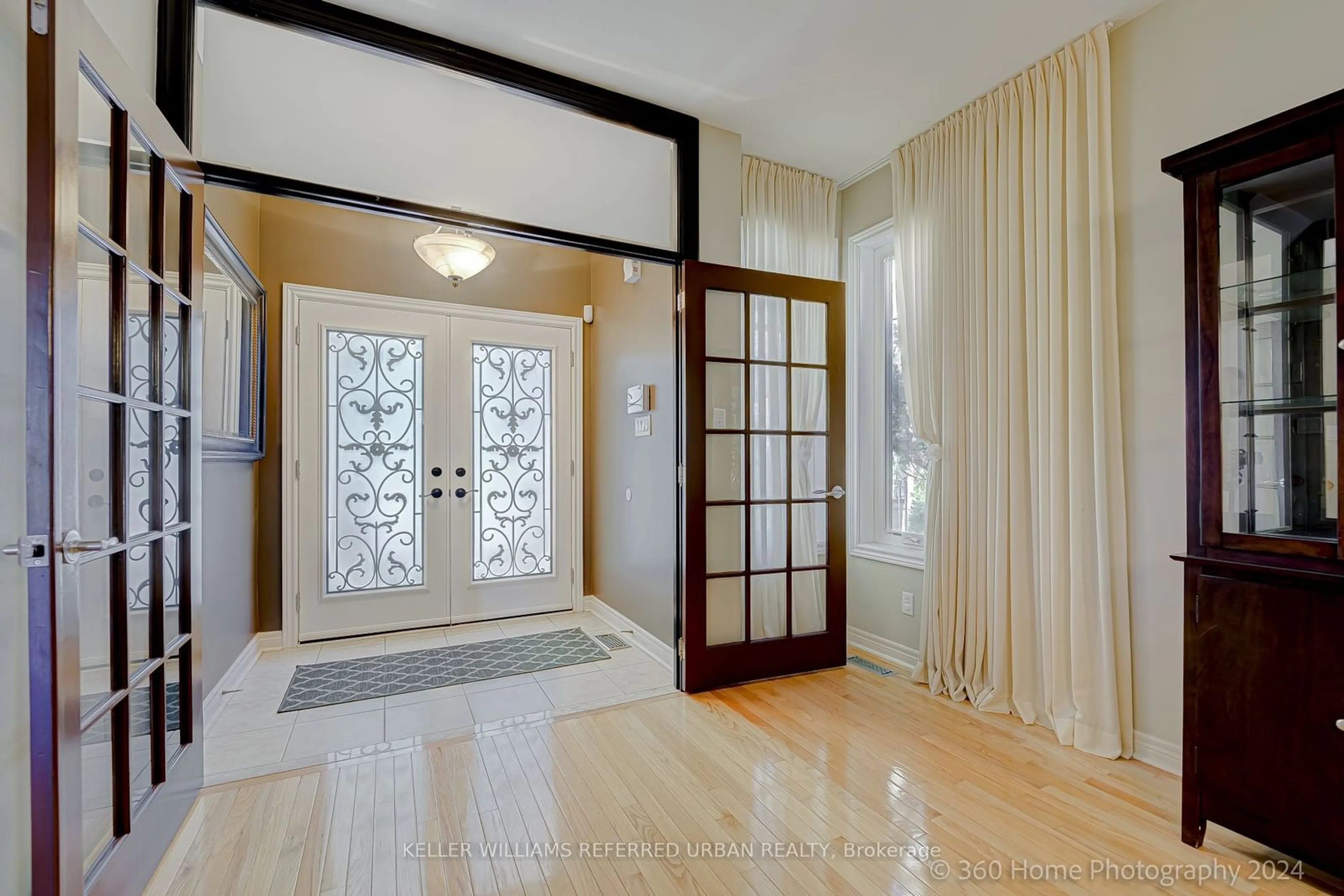 Indoor entryway for 130 Bestview Cres, Vaughan Ontario L6A 3T1