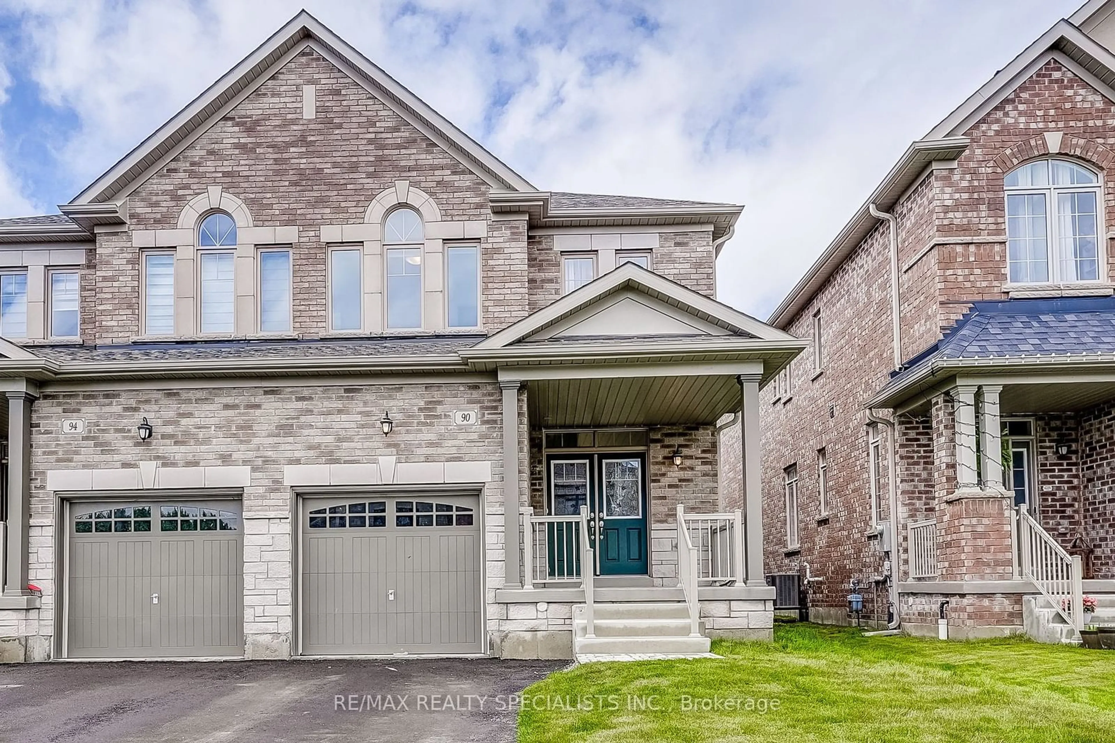 Home with brick exterior material for 90 FERRAGINE Cres, Bradford West Gwillimbury Ontario L3Z 4K2