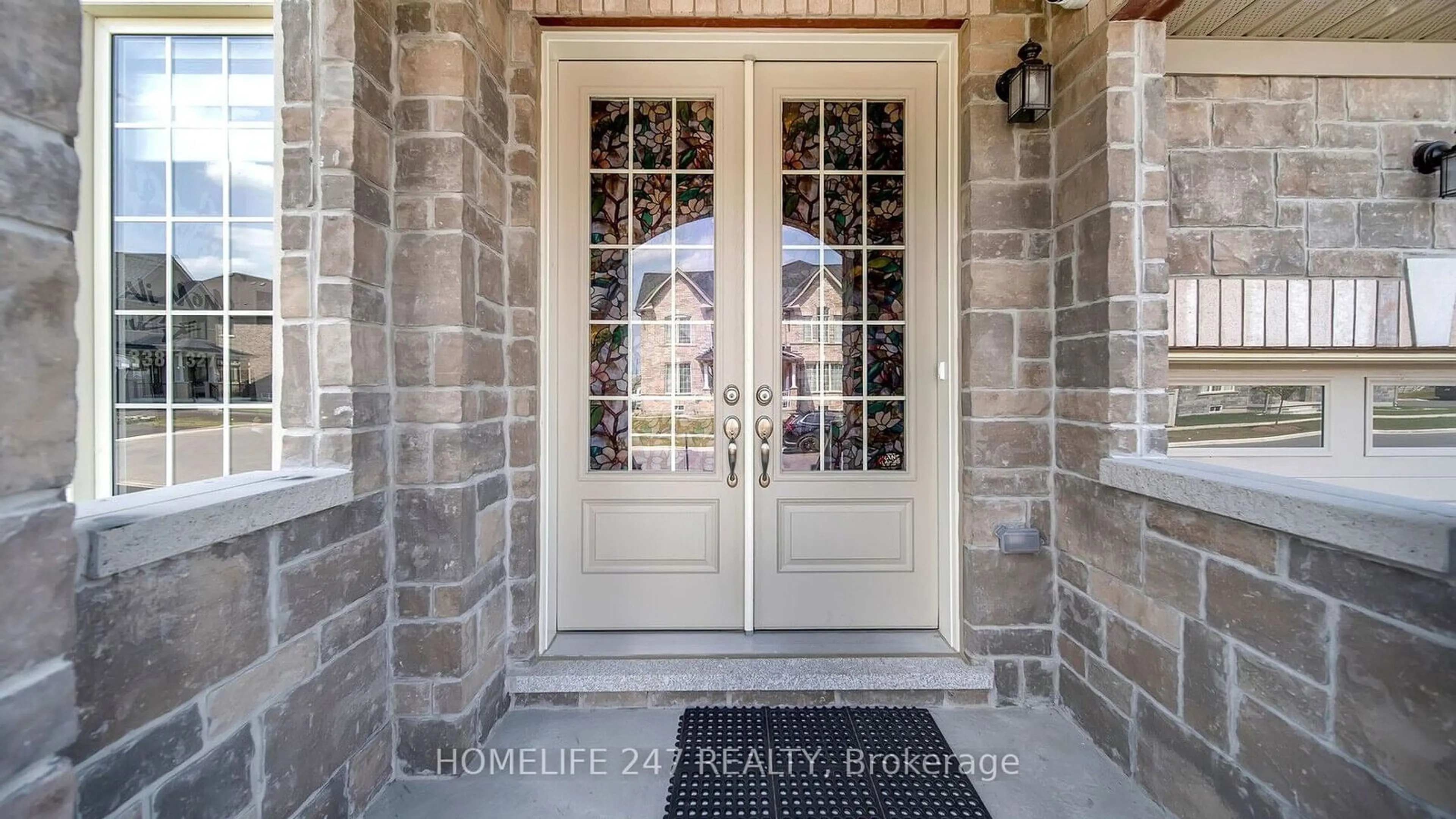 Indoor entryway for 29 Bill Guy Dr, Georgina Ontario L4P 0H9