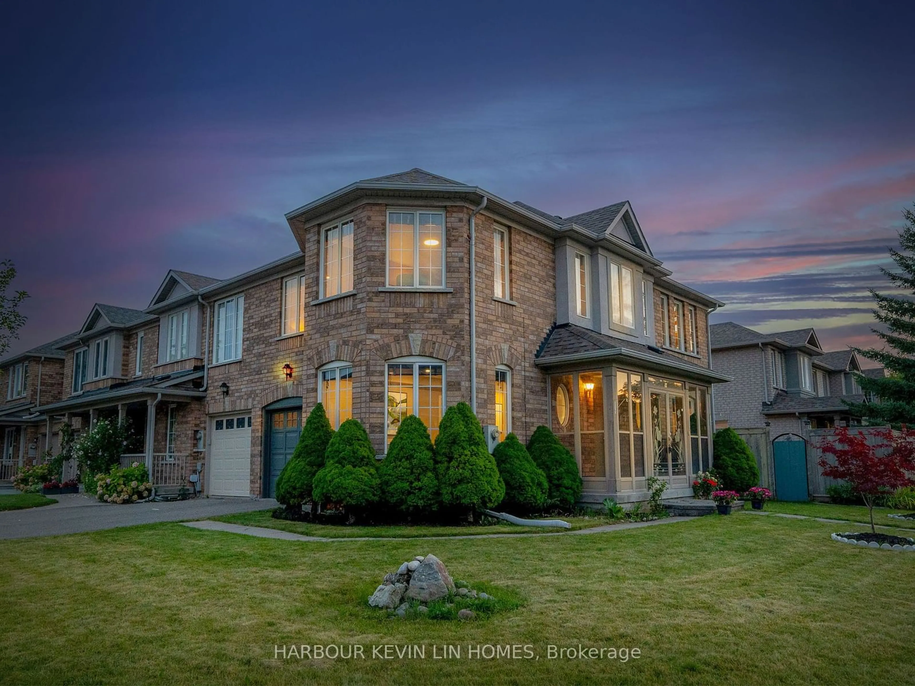 Frontside or backside of a home for 54 Waterton Cres, Richmond Hill Ontario L4B 4L2