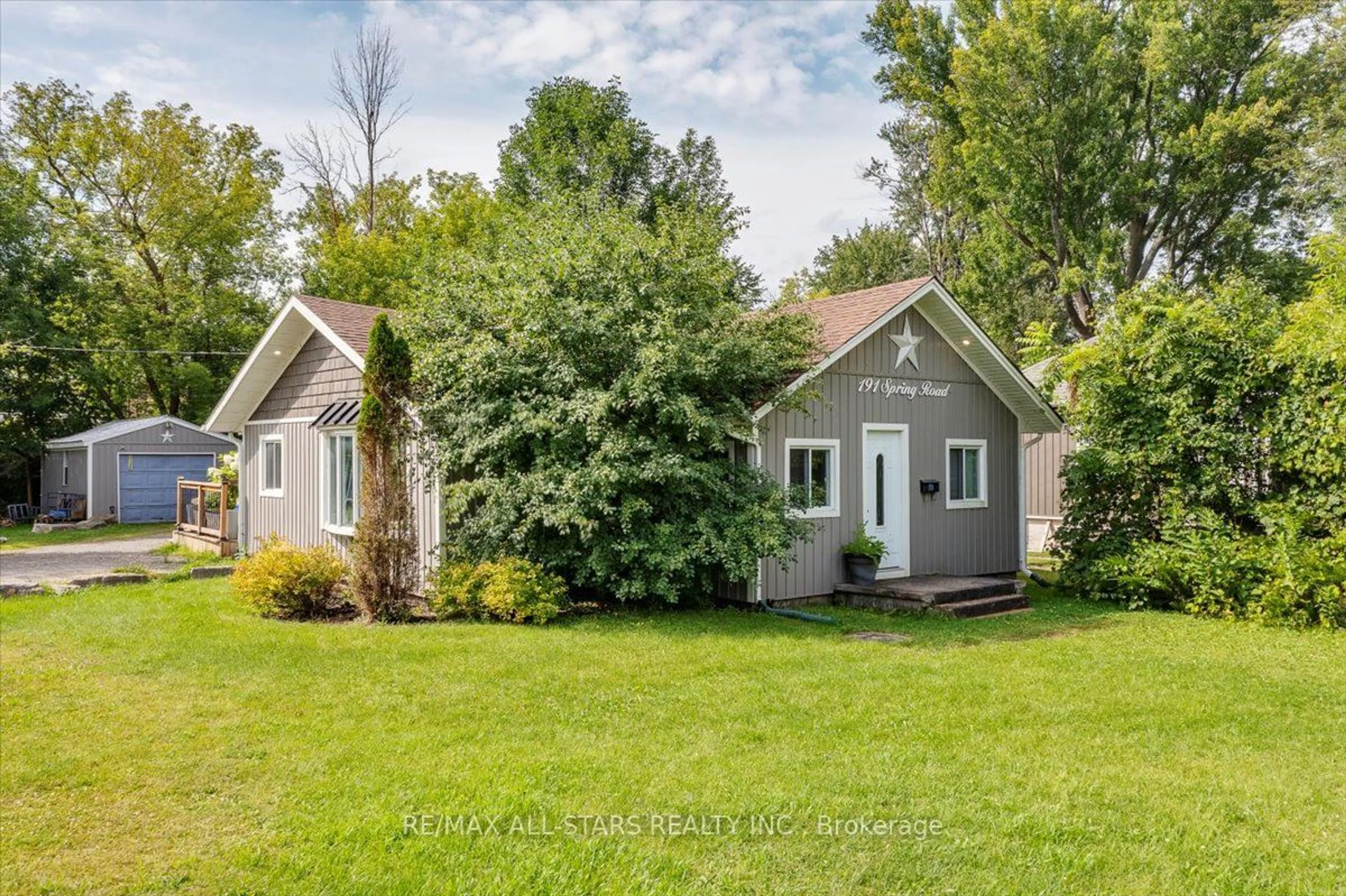 Cottage for 191 Spring Rd, Georgina Ontario L4P 2K8