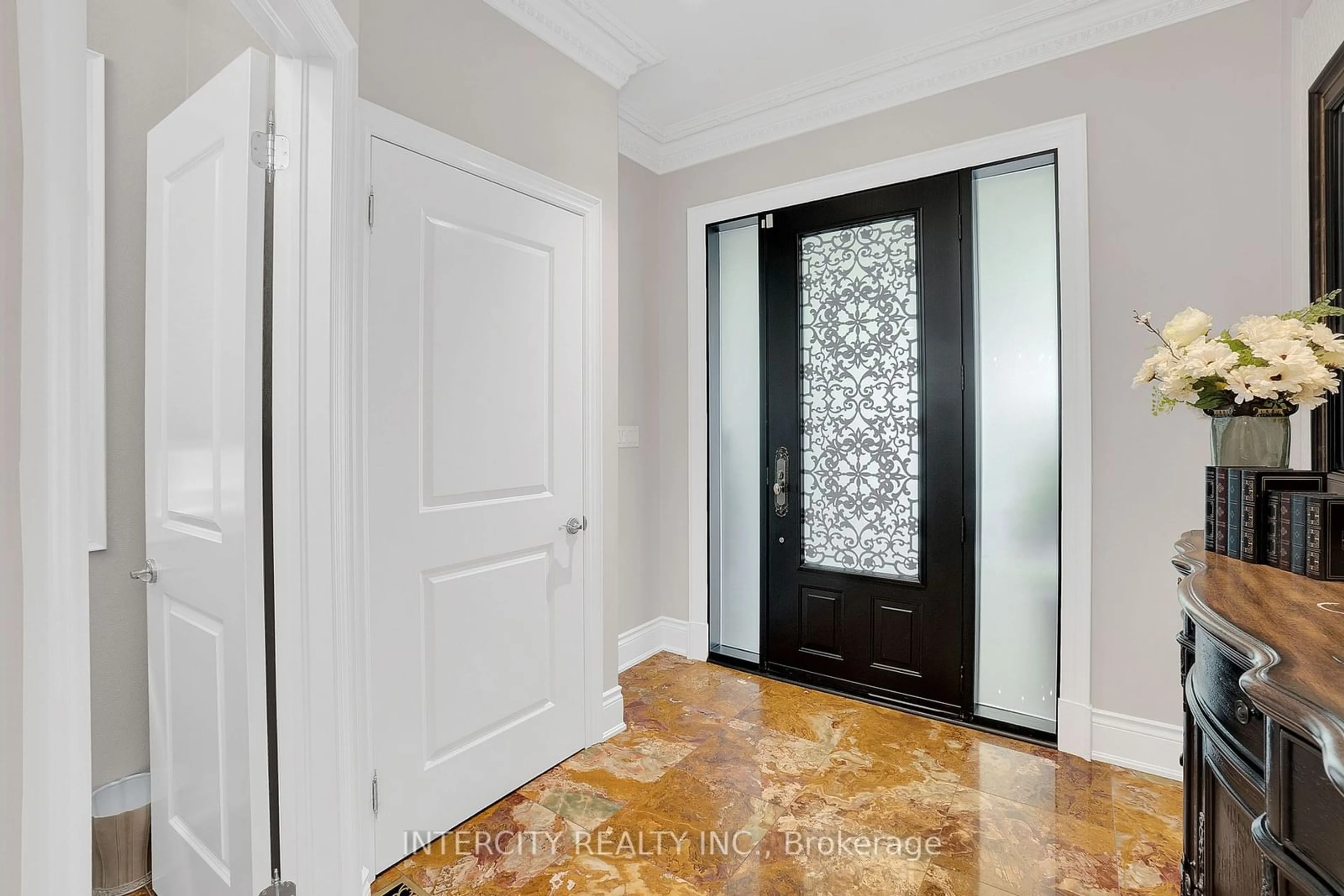 Indoor entryway for 11 Queensberry Cres, Vaughan Ontario L6A 3W9