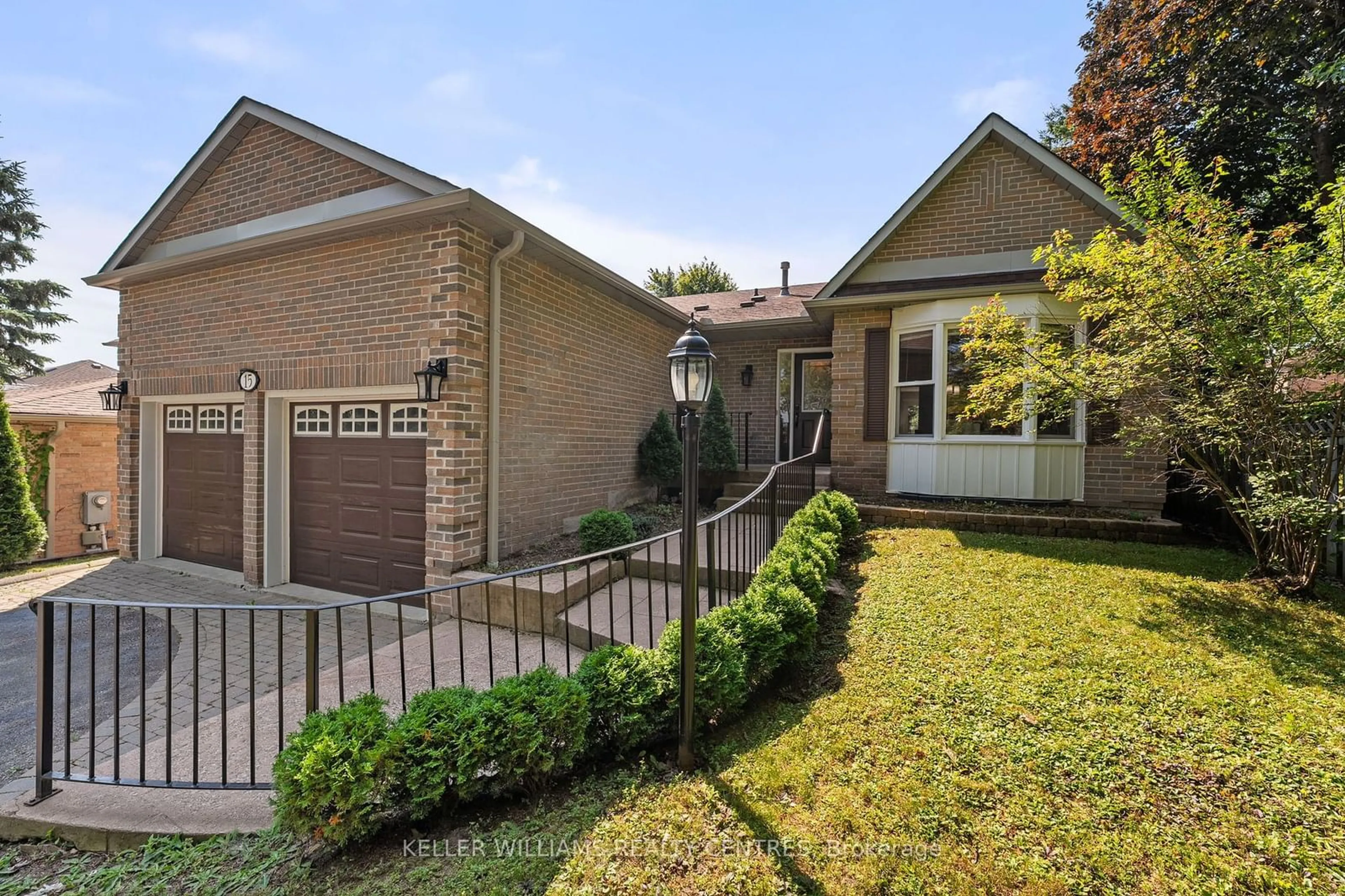 Frontside or backside of a home for 15 Haskell Cres, Aurora Ontario L4G 5T6
