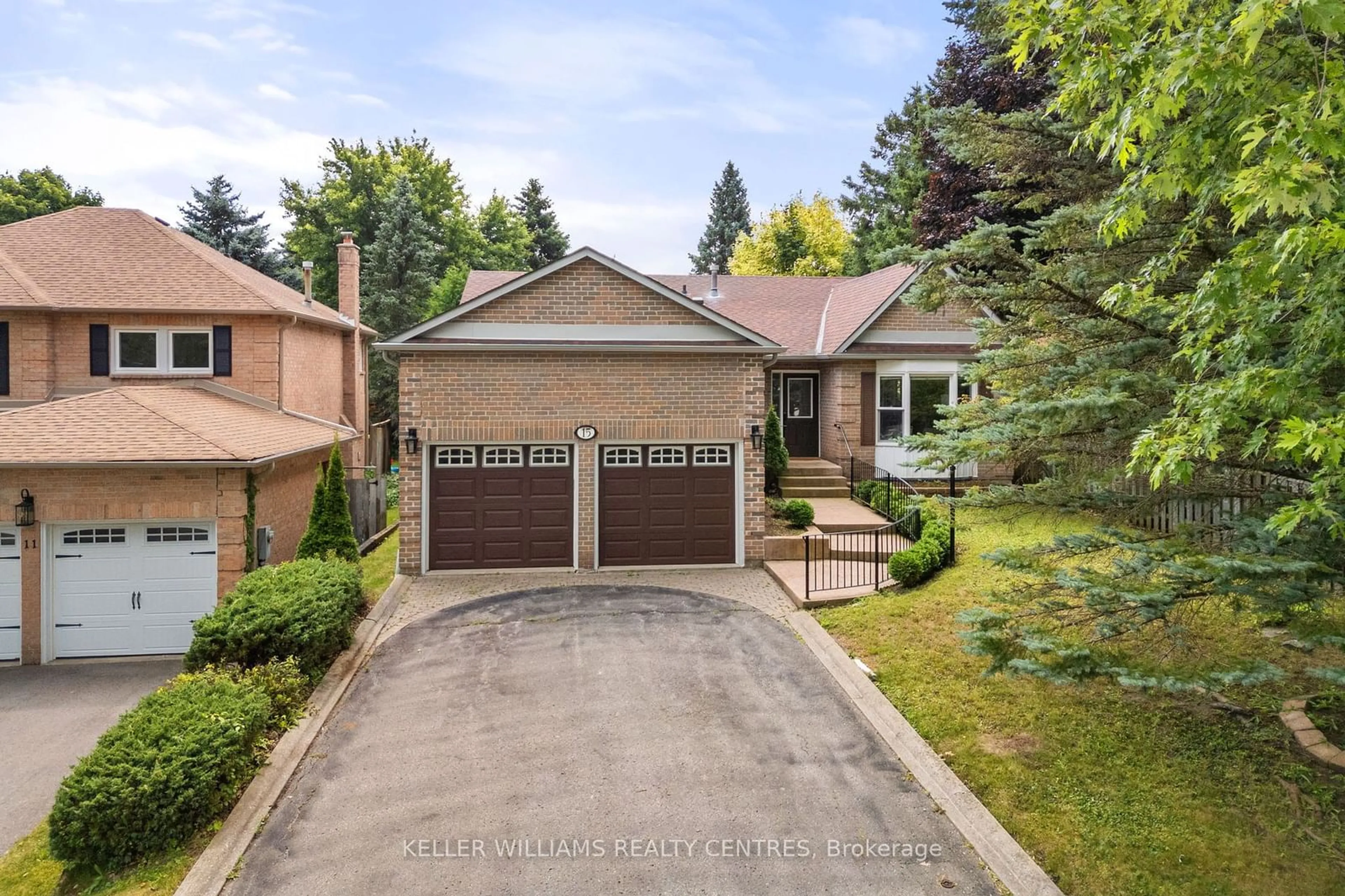 Frontside or backside of a home for 15 Haskell Cres, Aurora Ontario L4G 5T6