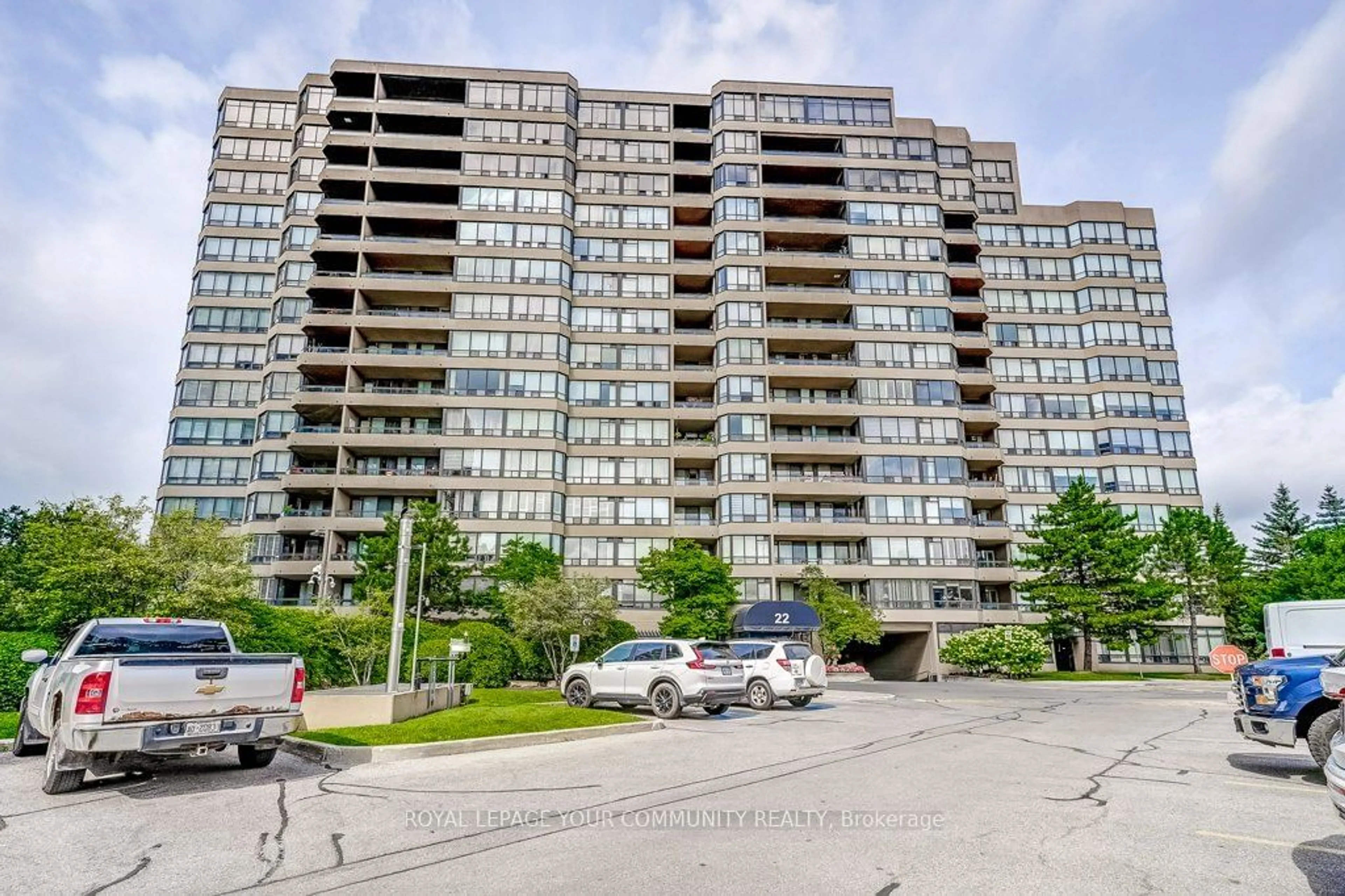 A pic from exterior of the house or condo for 22 Clarissa Dr #PH 5, Richmond Hill Ontario L4C 9R6