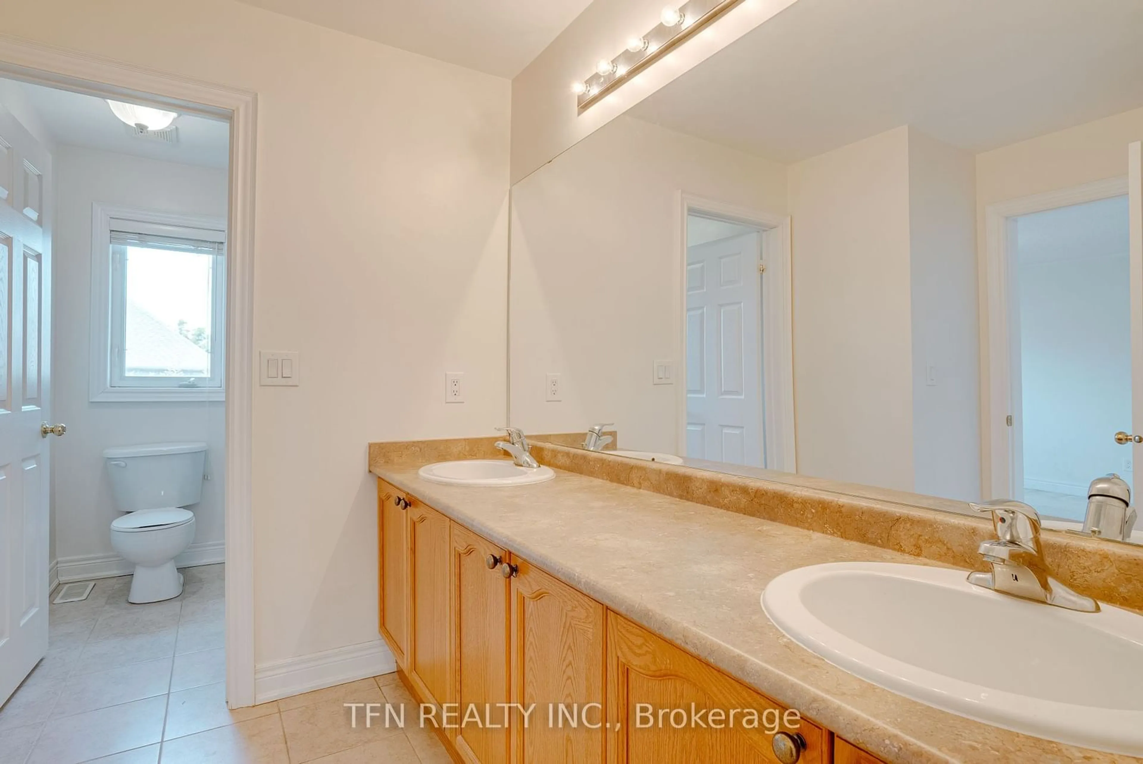 Bathroom for 123 Kane Cres, Aurora Ontario L4G 0C7